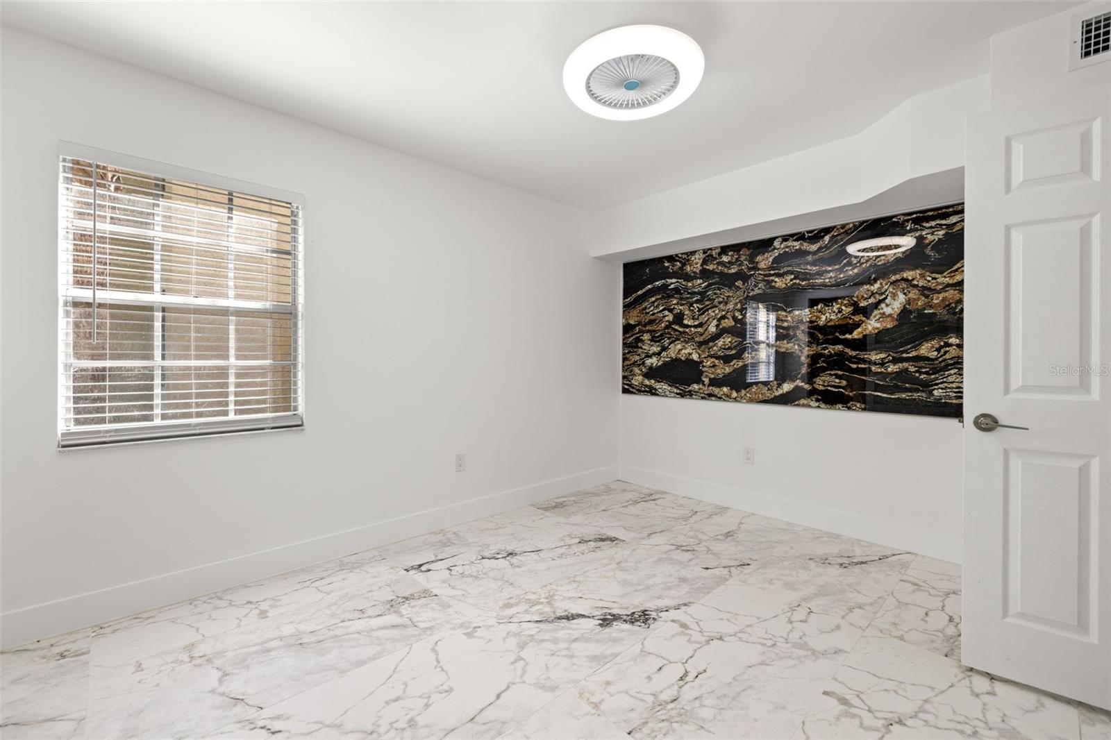 Image 20 of 36 For 106 Alameda Court 240