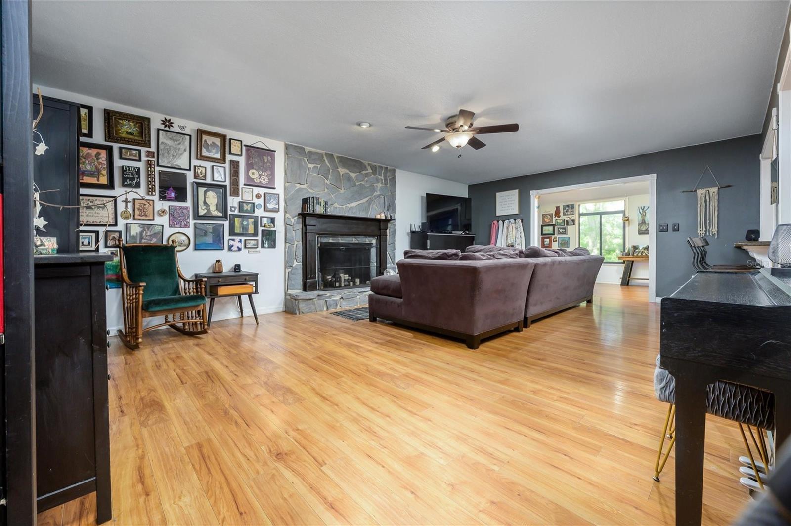 Image 10 of 54 For 12054 Royal Drive