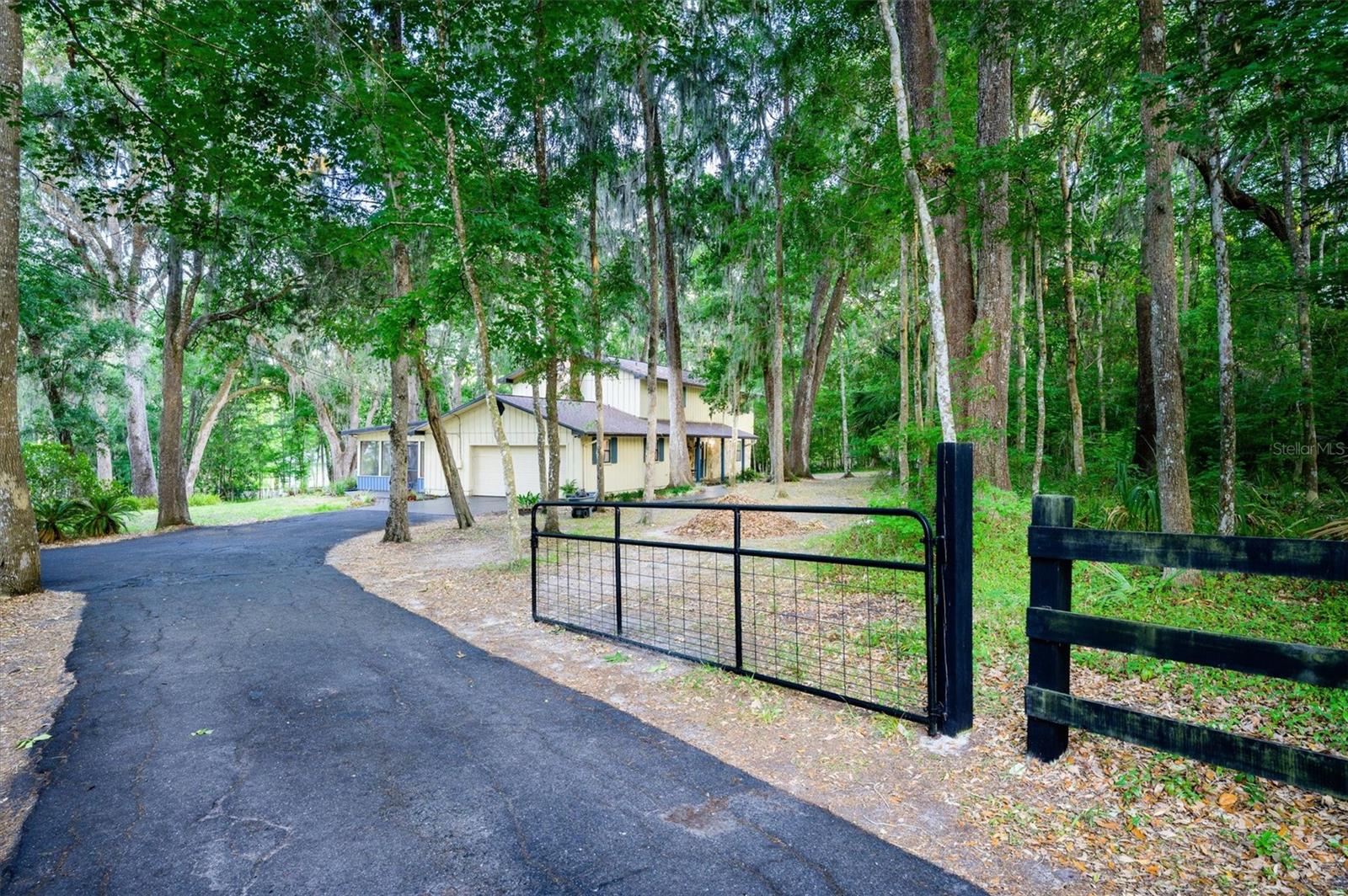 Image 5 of 54 For 12054 Royal Drive