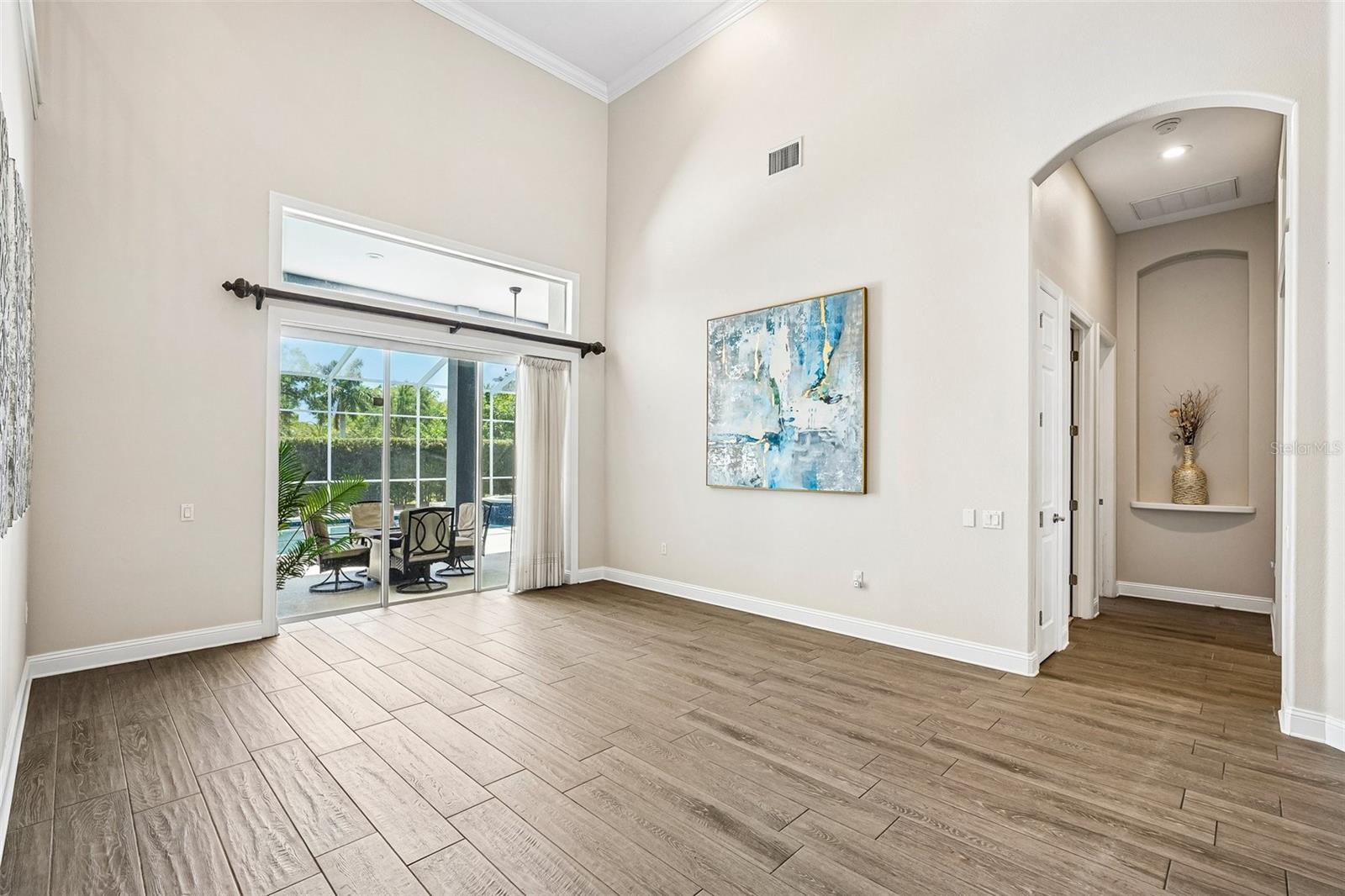 Listing photo id 15 for 9039 Waterash Lane