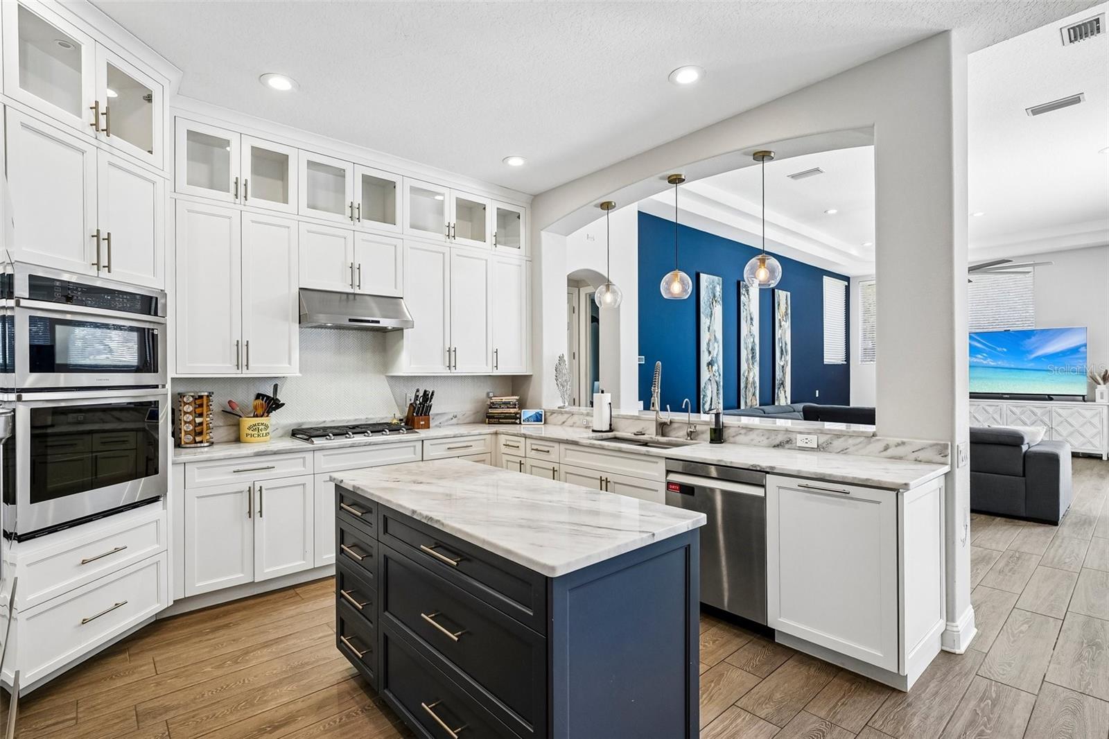 Listing photo id 16 for 9039 Waterash Lane