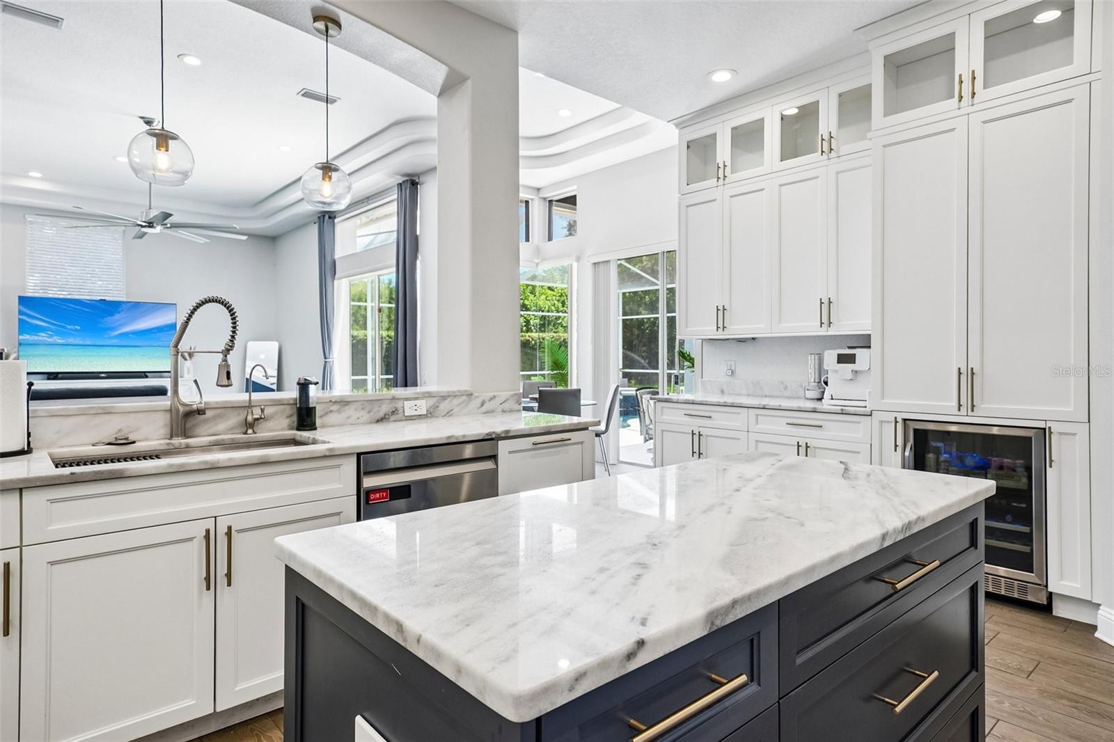 Listing photo id 18 for 9039 Waterash Lane