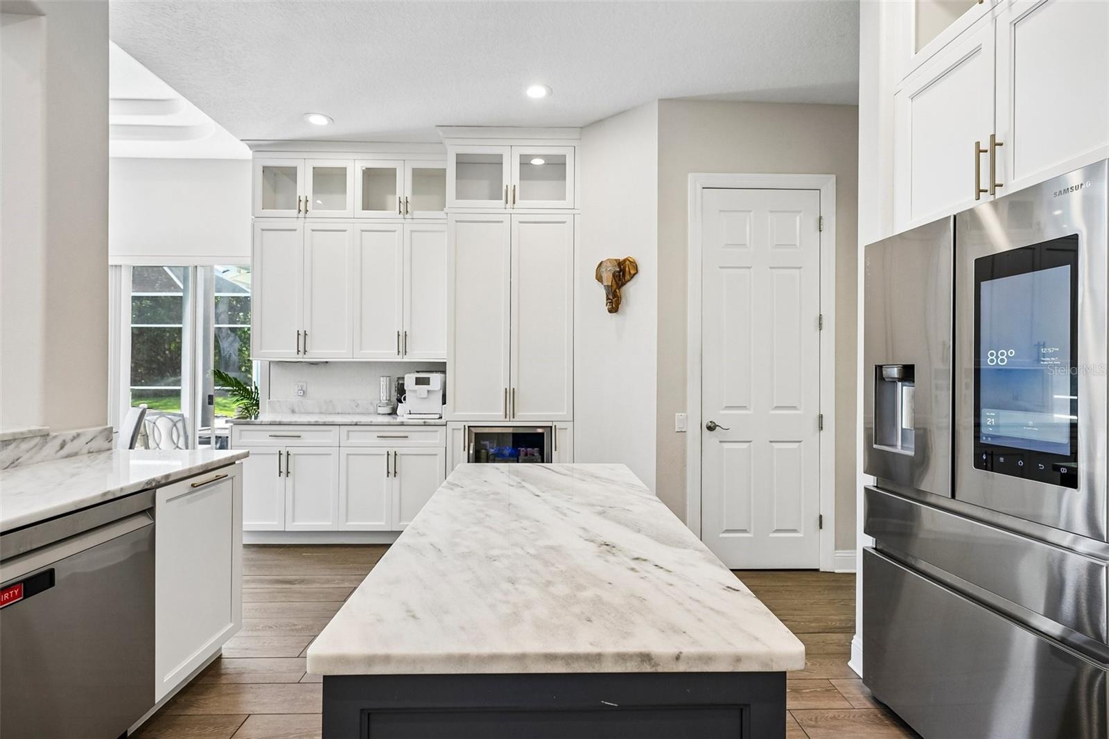 Listing photo id 19 for 9039 Waterash Lane