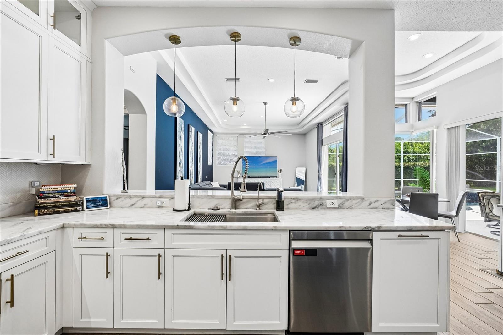 Listing photo id 21 for 9039 Waterash Lane