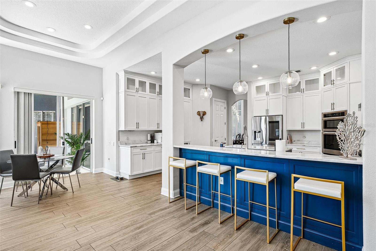Listing photo id 24 for 9039 Waterash Lane