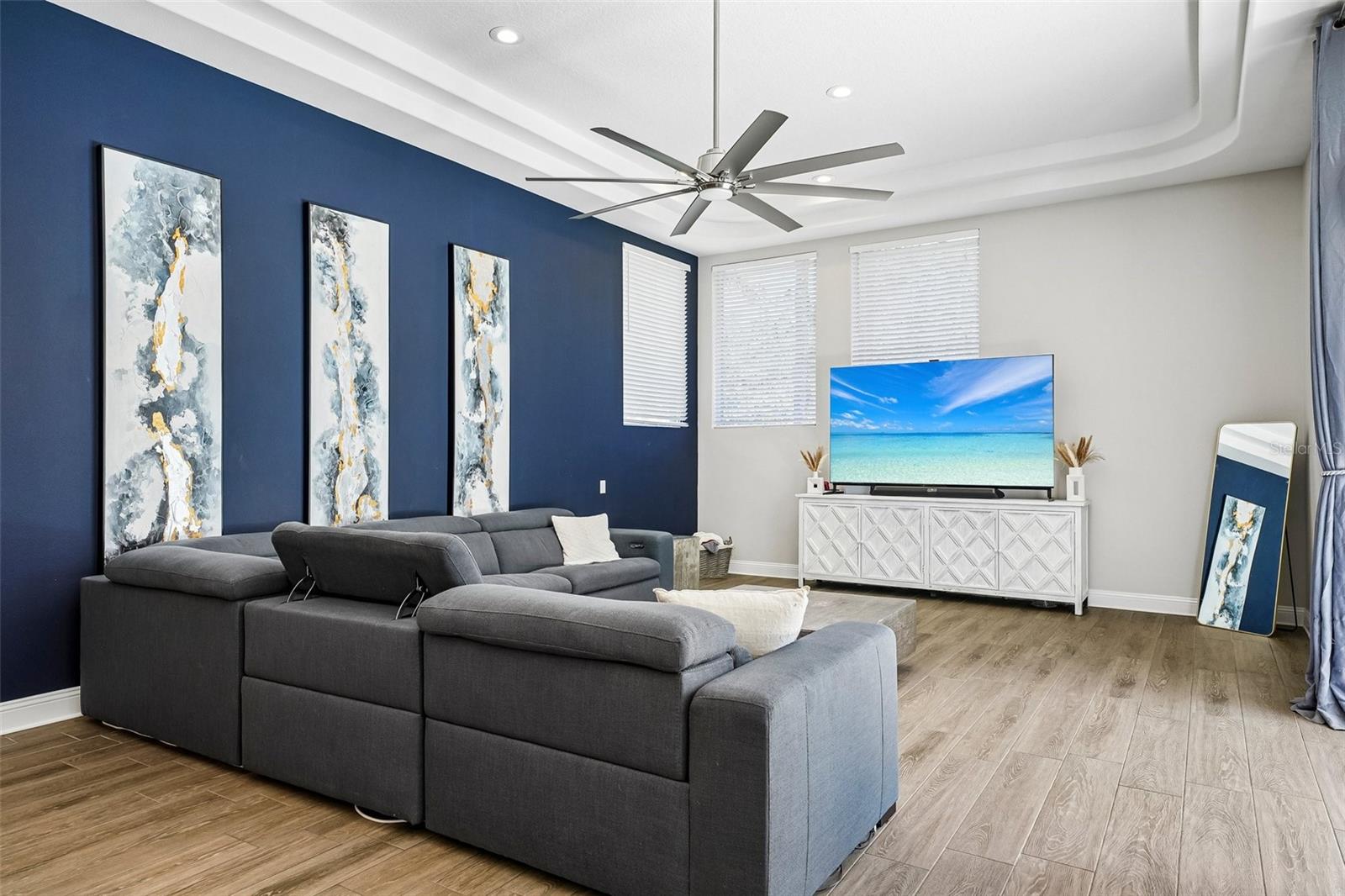 Listing photo id 27 for 9039 Waterash Lane