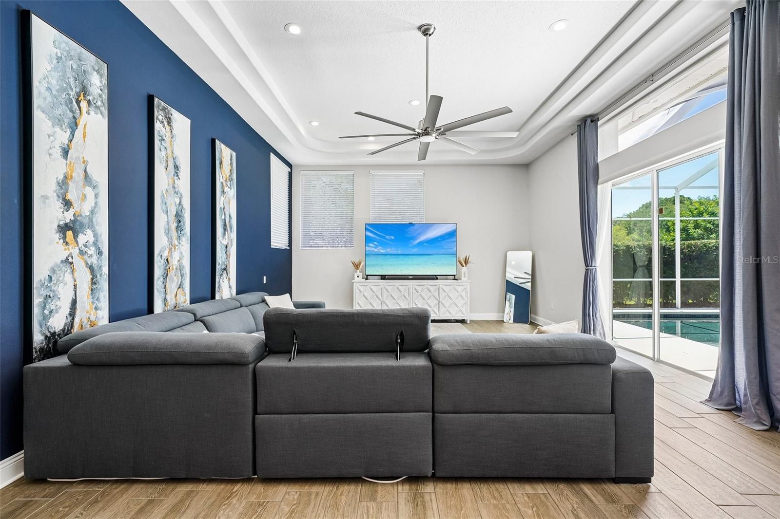 Listing photo id 28 for 9039 Waterash Lane