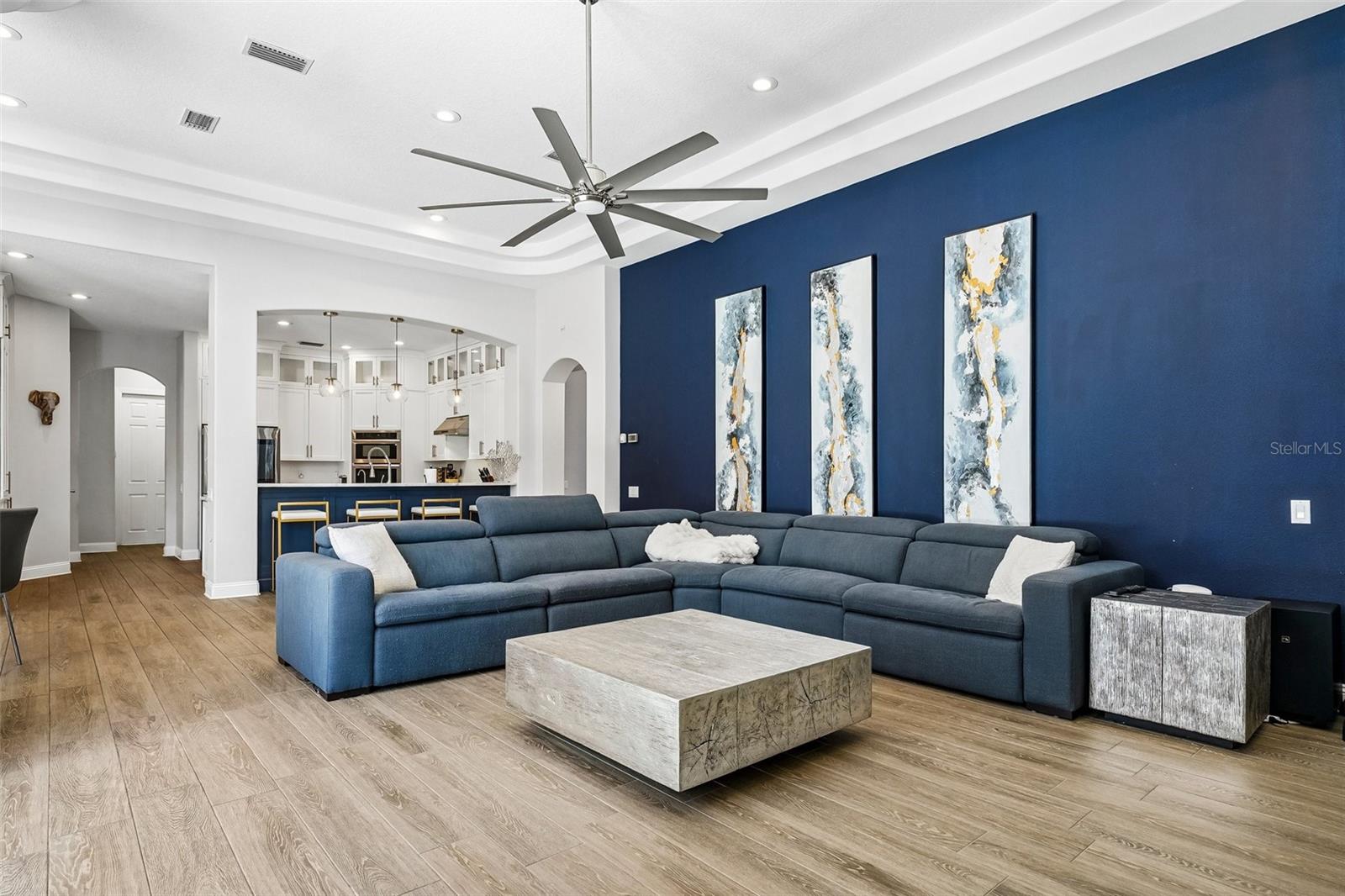 Listing photo id 31 for 9039 Waterash Lane