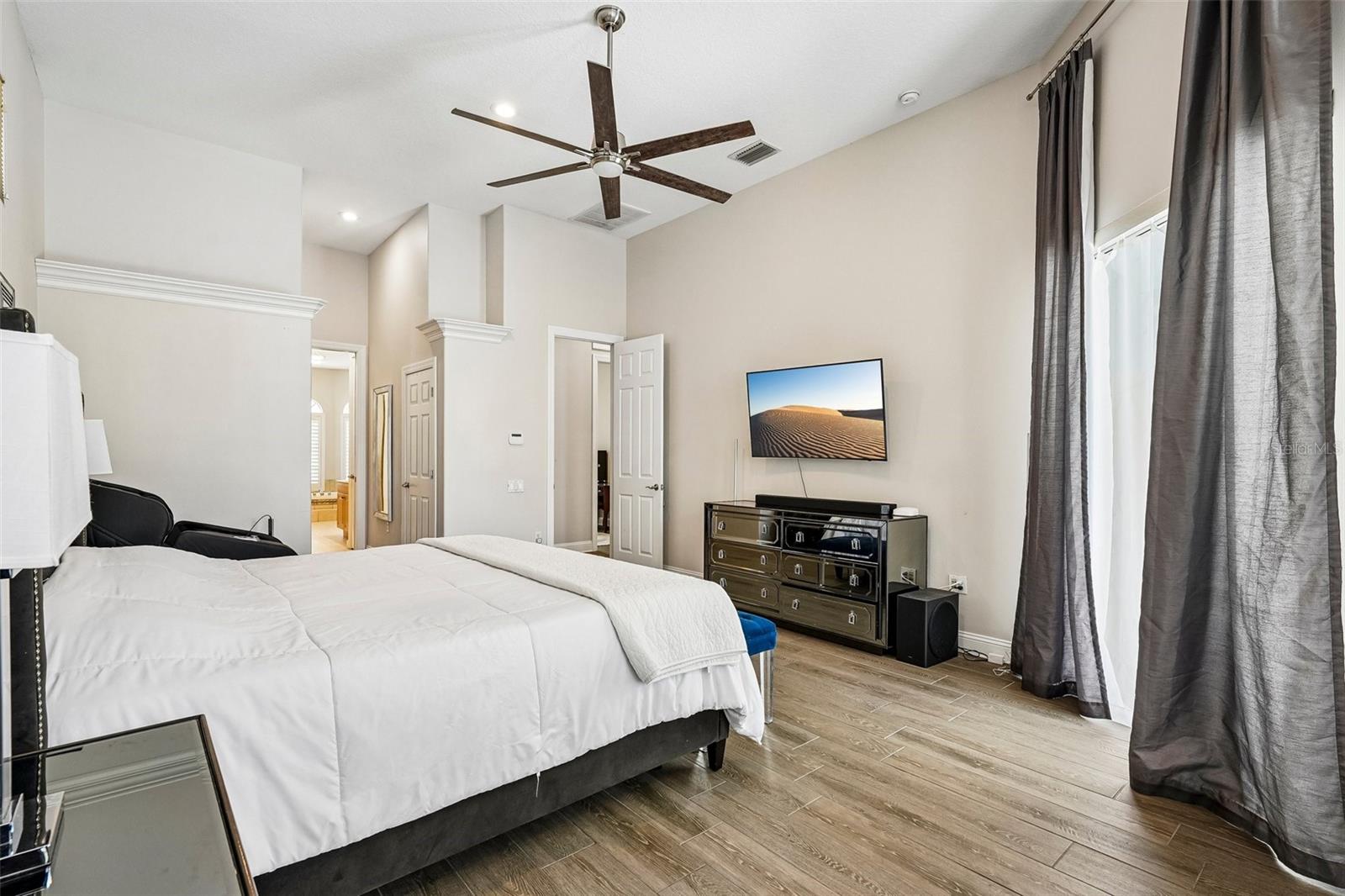 Listing photo id 39 for 9039 Waterash Lane