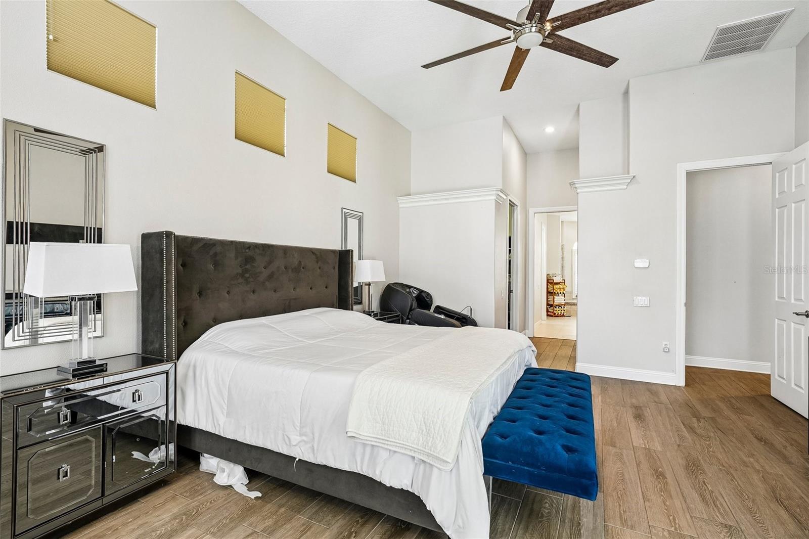 Listing photo id 41 for 9039 Waterash Lane