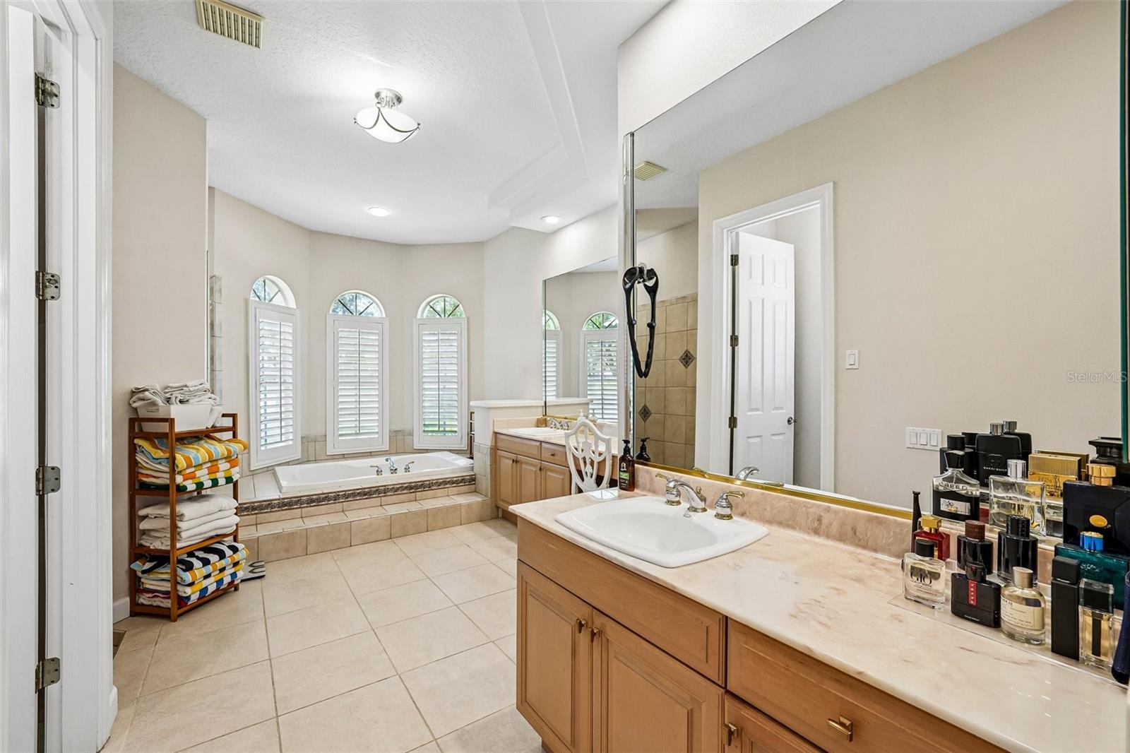 Listing photo id 42 for 9039 Waterash Lane