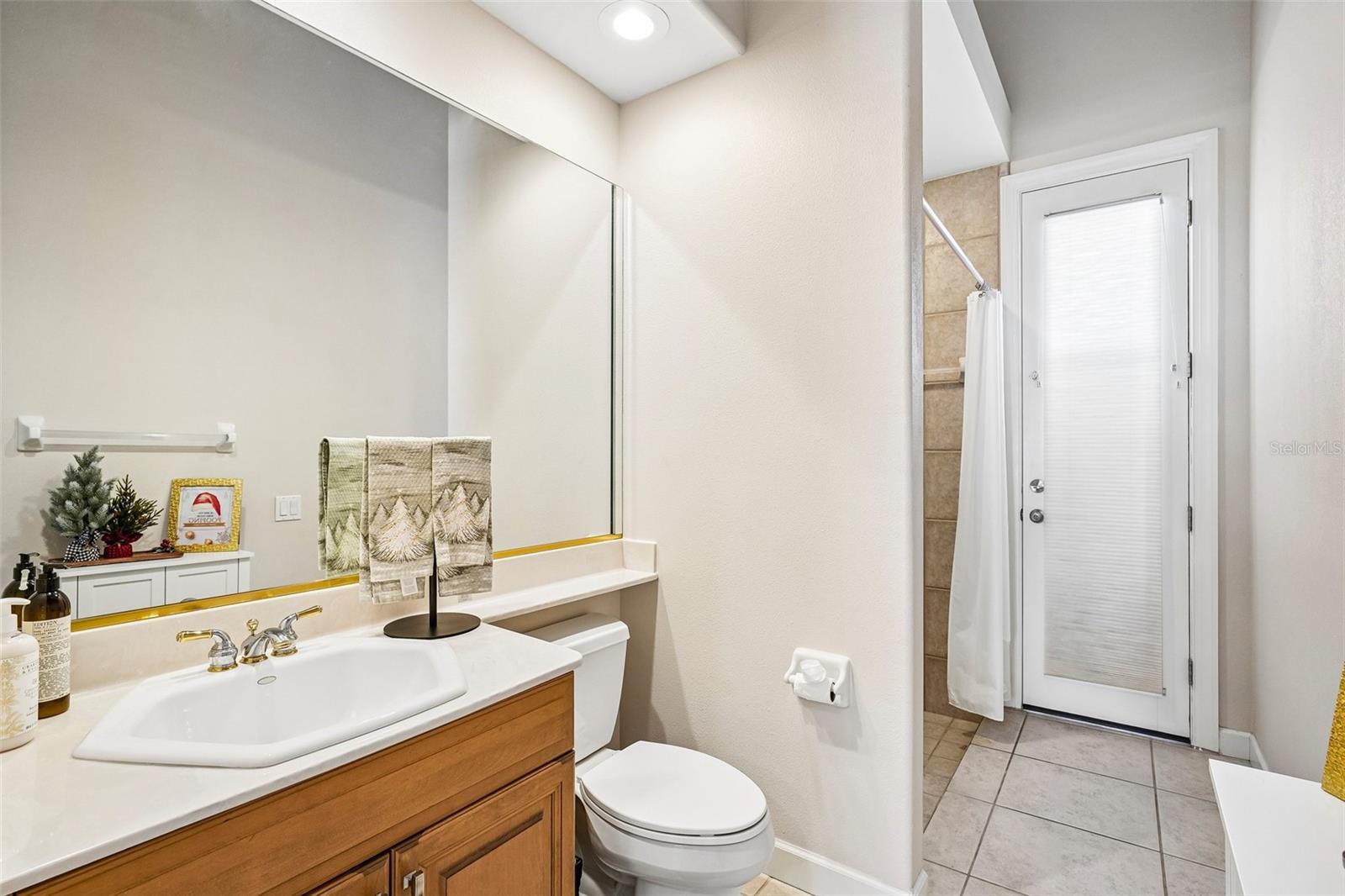 Listing photo id 54 for 9039 Waterash Lane