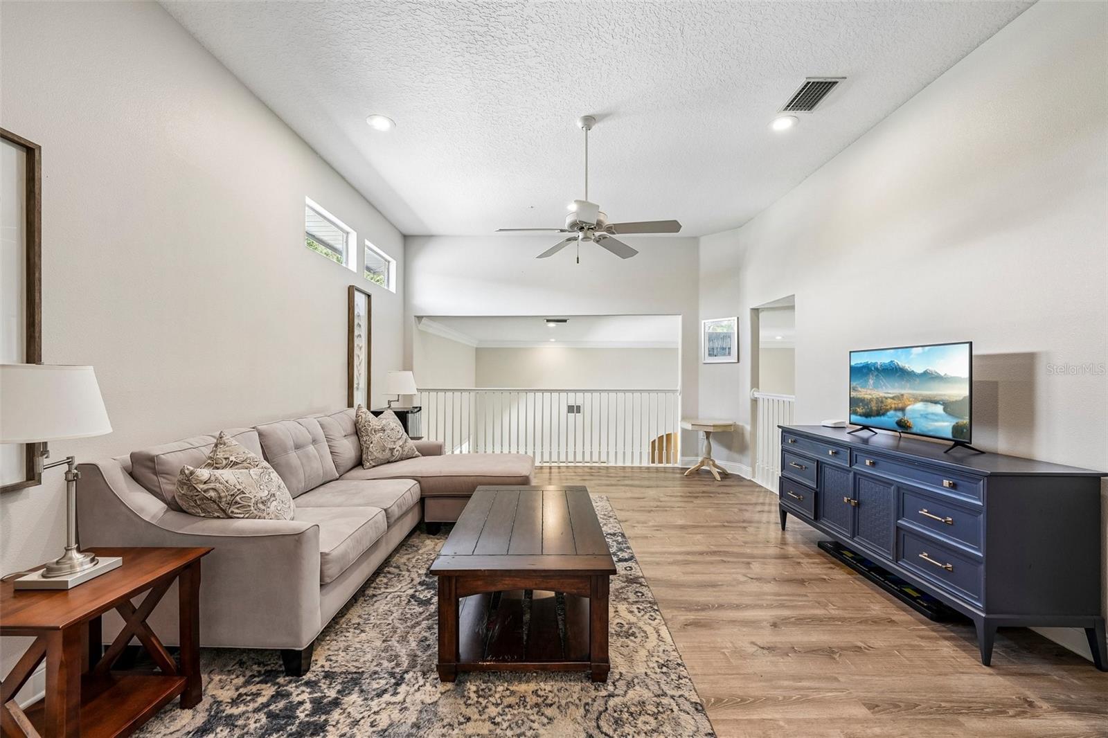 Listing photo id 58 for 9039 Waterash Lane
