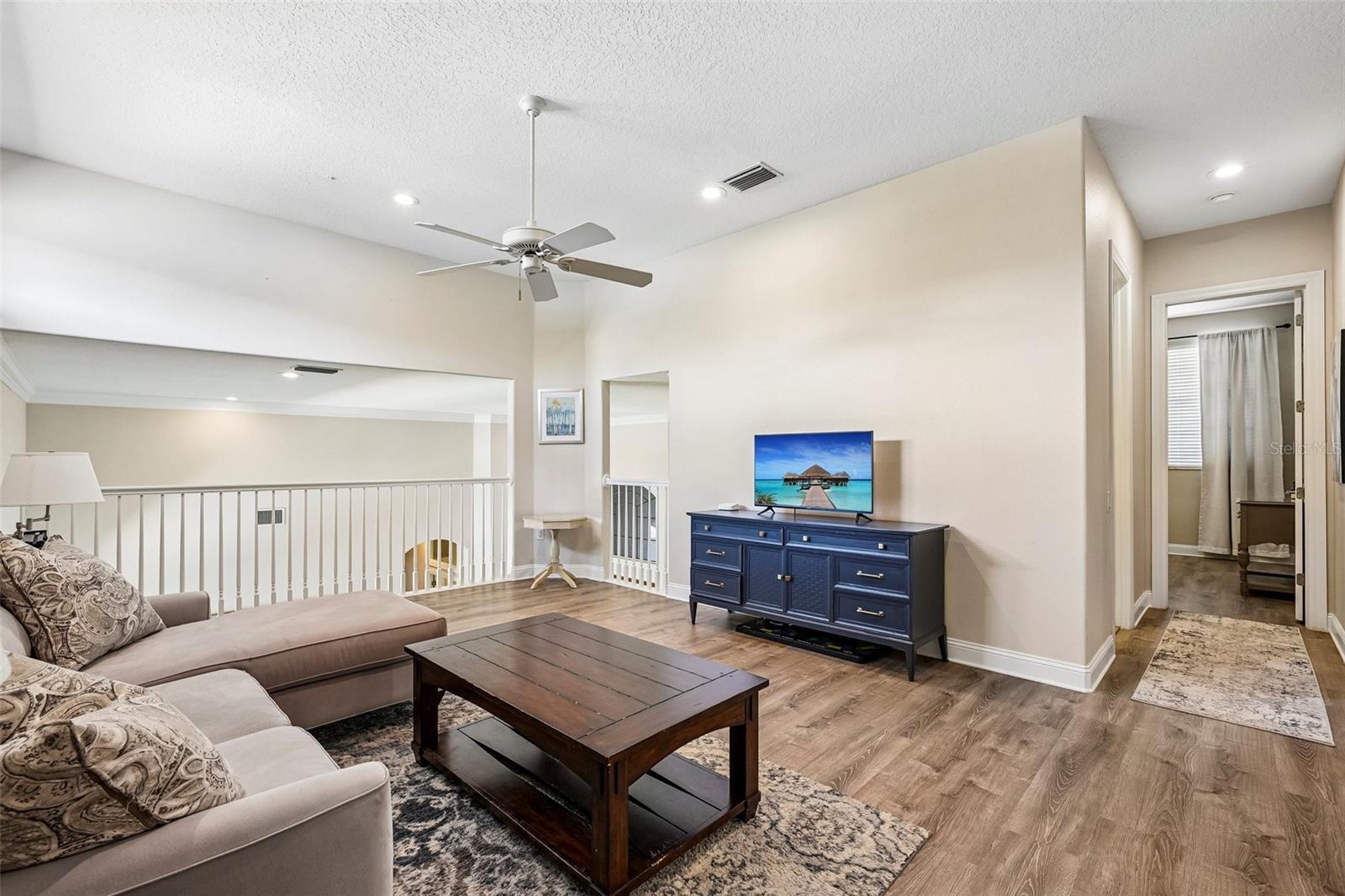 Listing photo id 60 for 9039 Waterash Lane