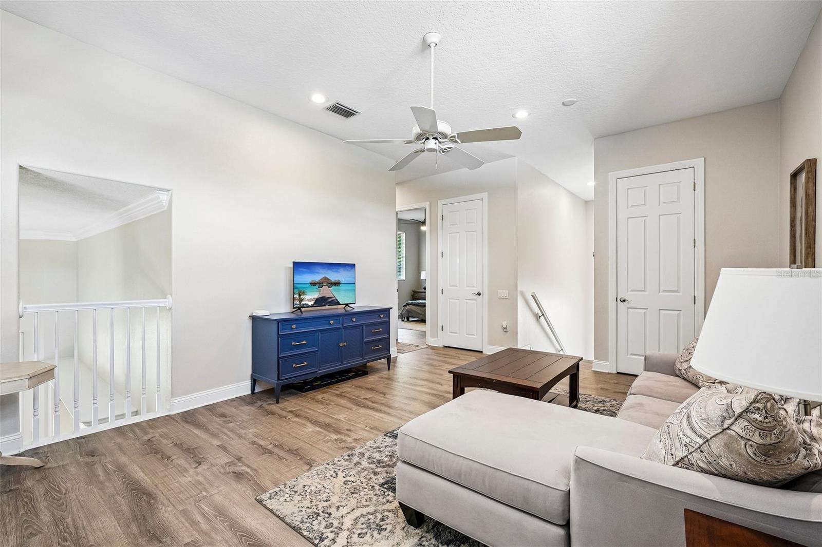 Listing photo id 61 for 9039 Waterash Lane
