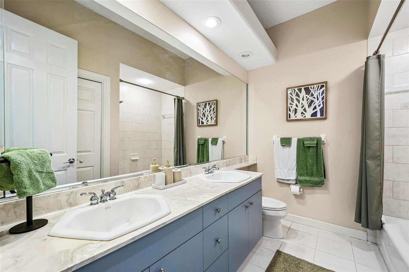 Listing photo id 65 for 9039 Waterash Lane