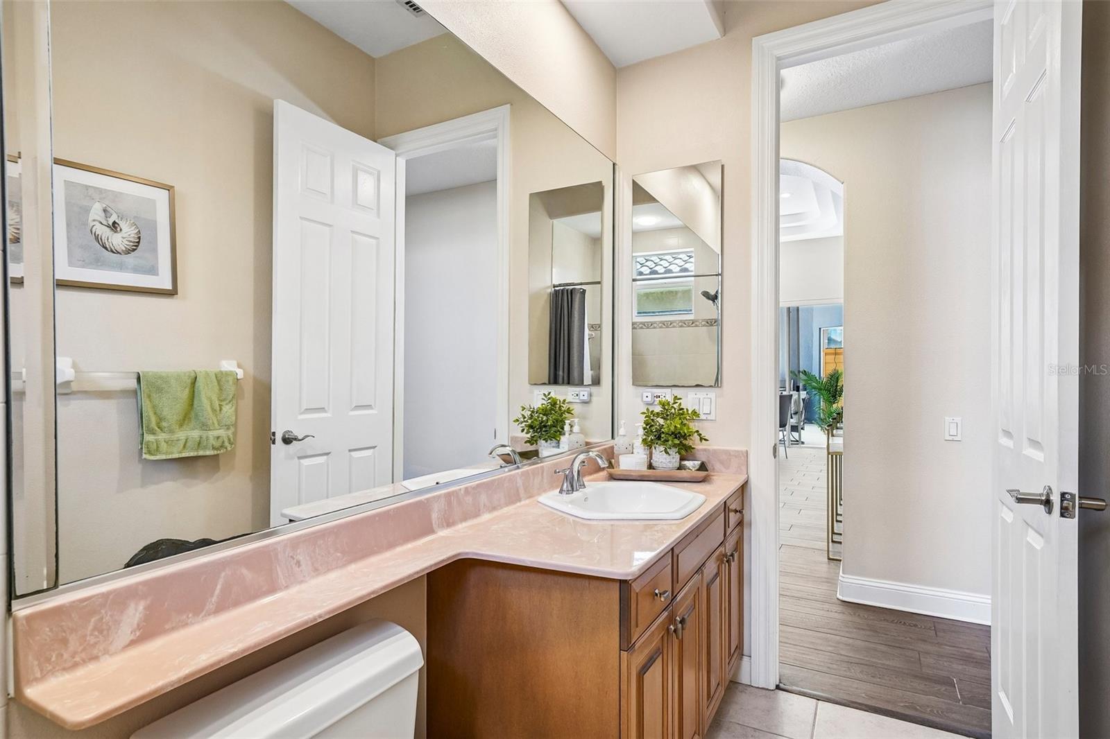 Listing photo id 70 for 9039 Waterash Lane