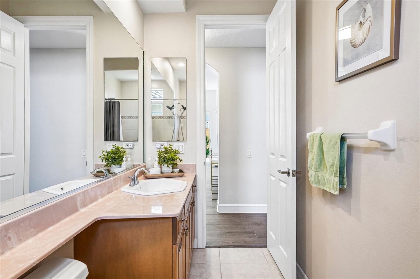 Listing photo id 71 for 9039 Waterash Lane