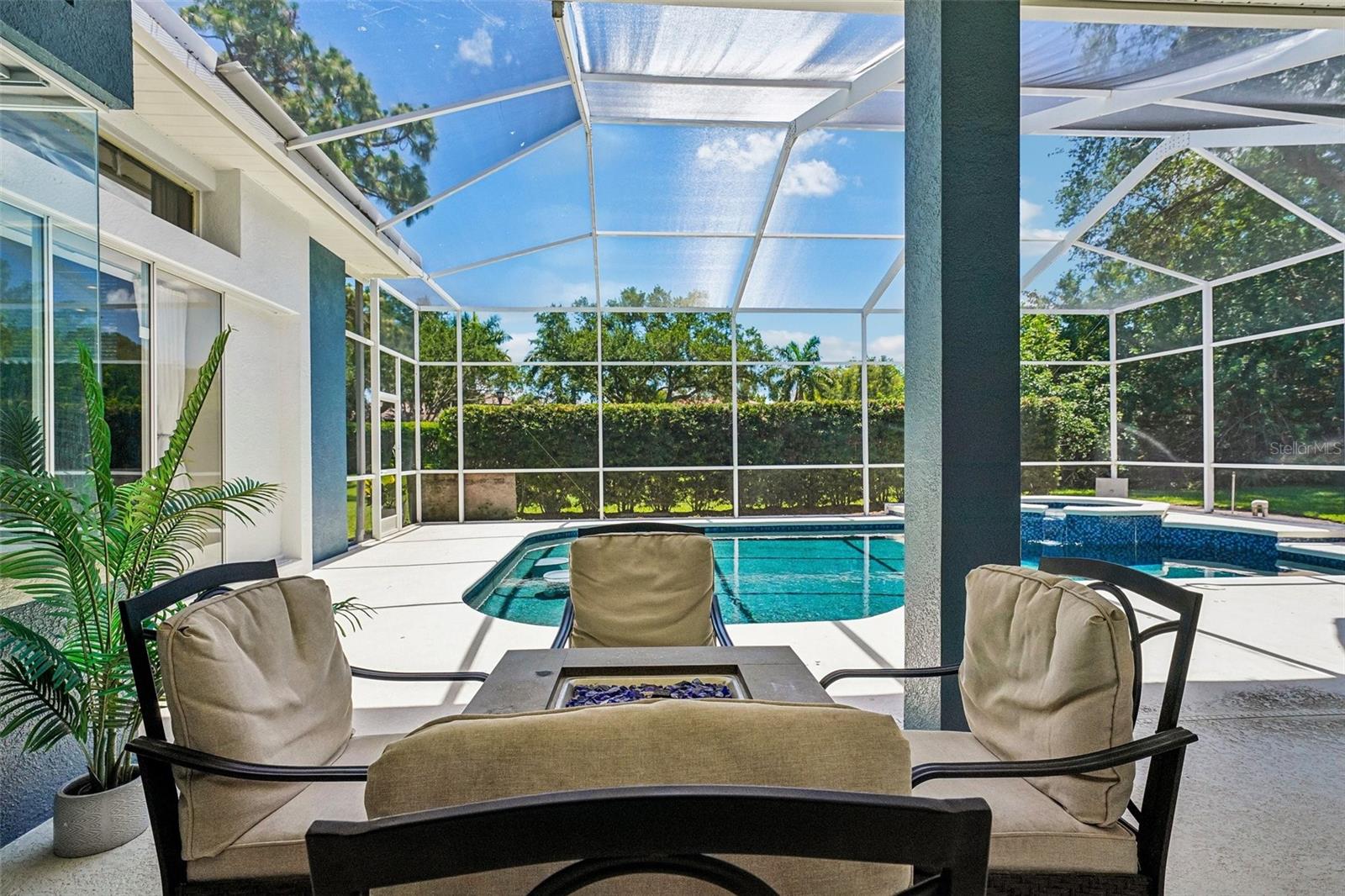 Listing photo id 75 for 9039 Waterash Lane