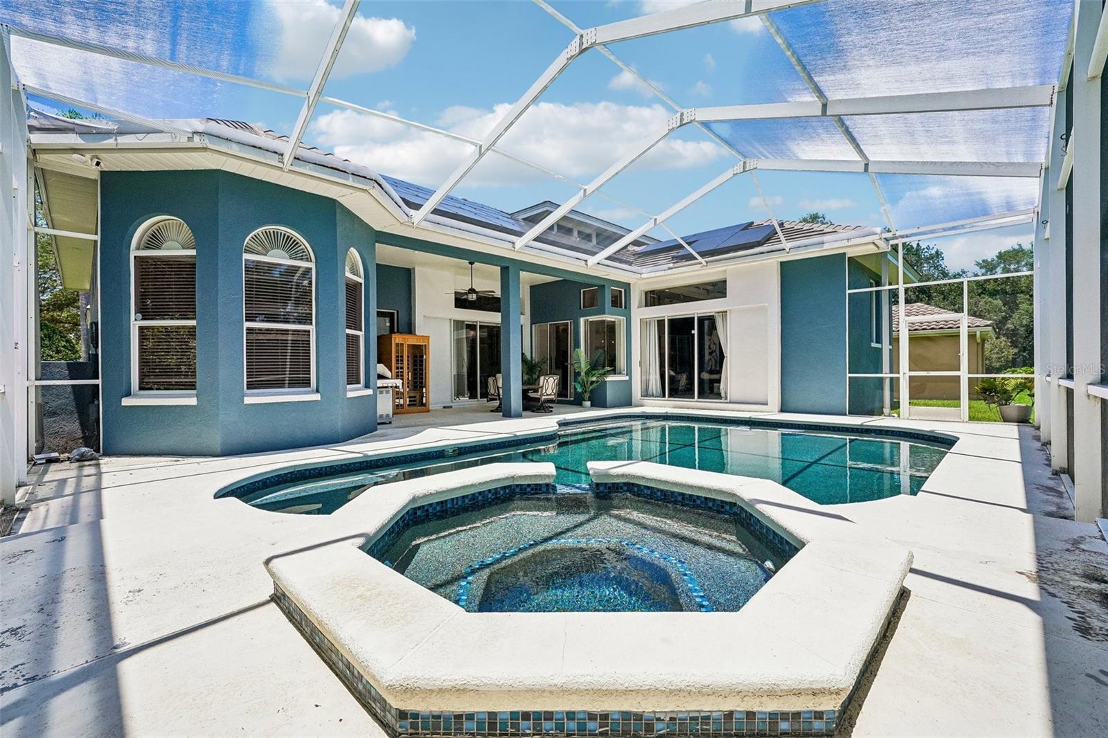 Listing photo id 79 for 9039 Waterash Lane
