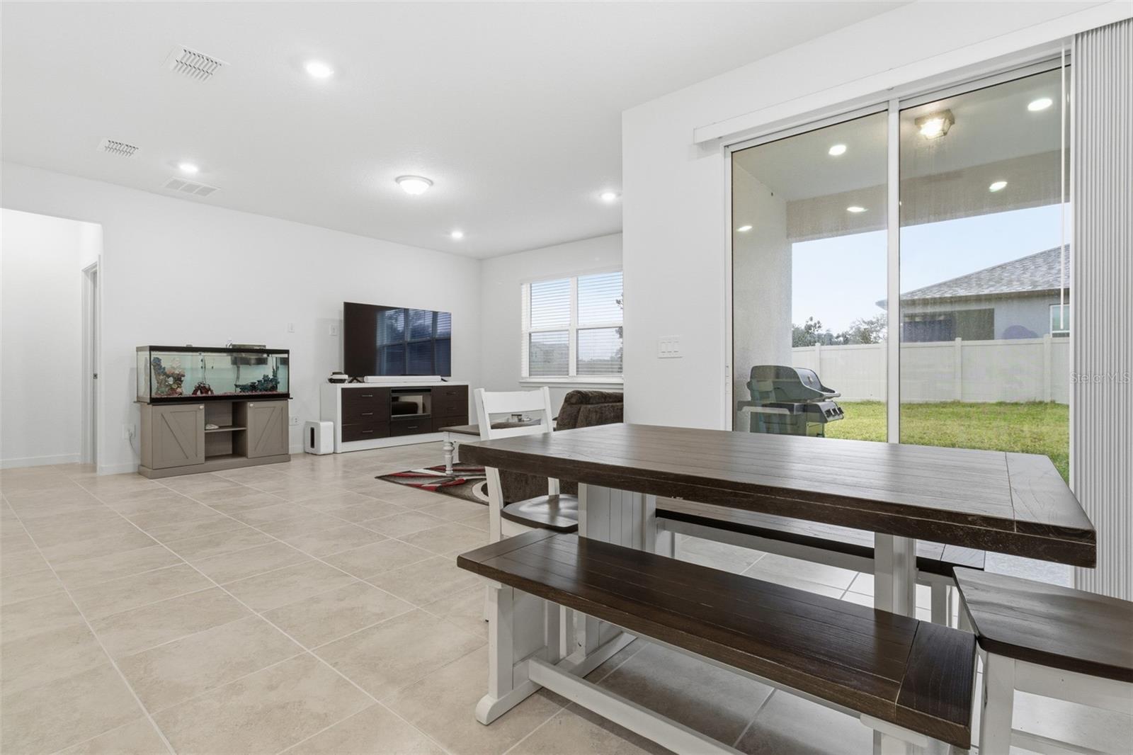 Image 7 of 12 For 9738 Redwood Heights Loop