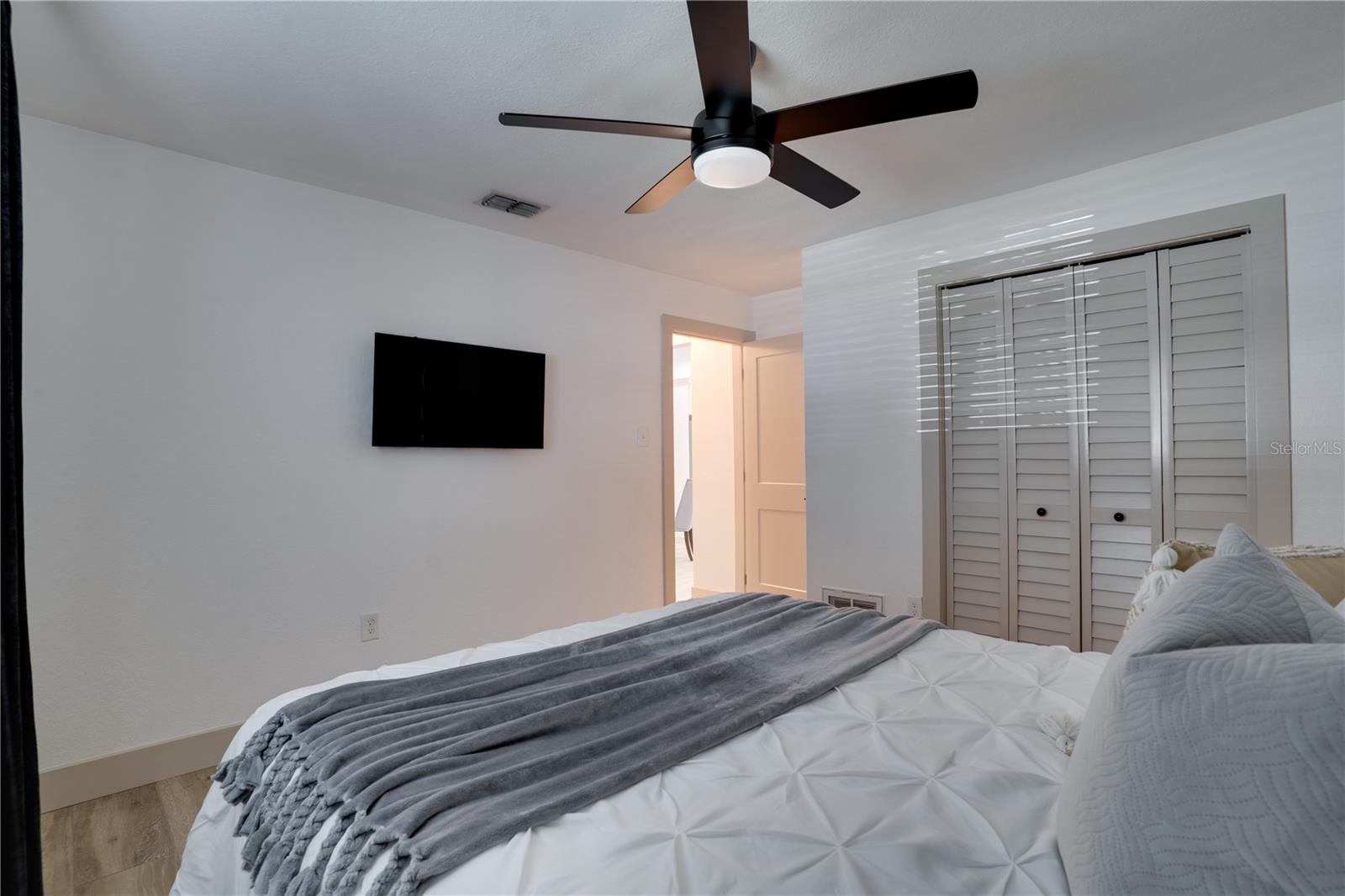 Image 39 of 74 For 11763 Harborside Circle