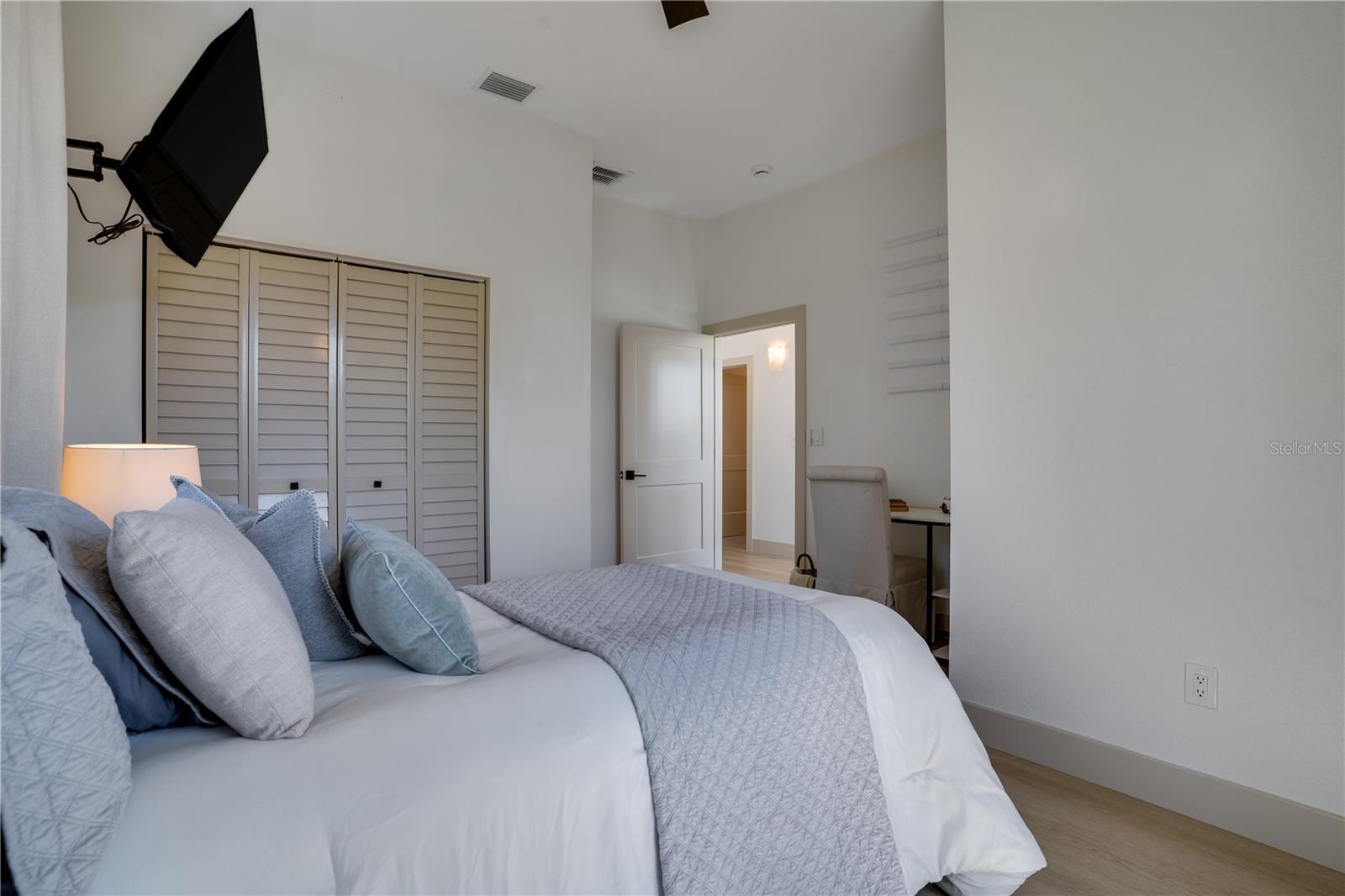Image 45 of 74 For 11763 Harborside Circle
