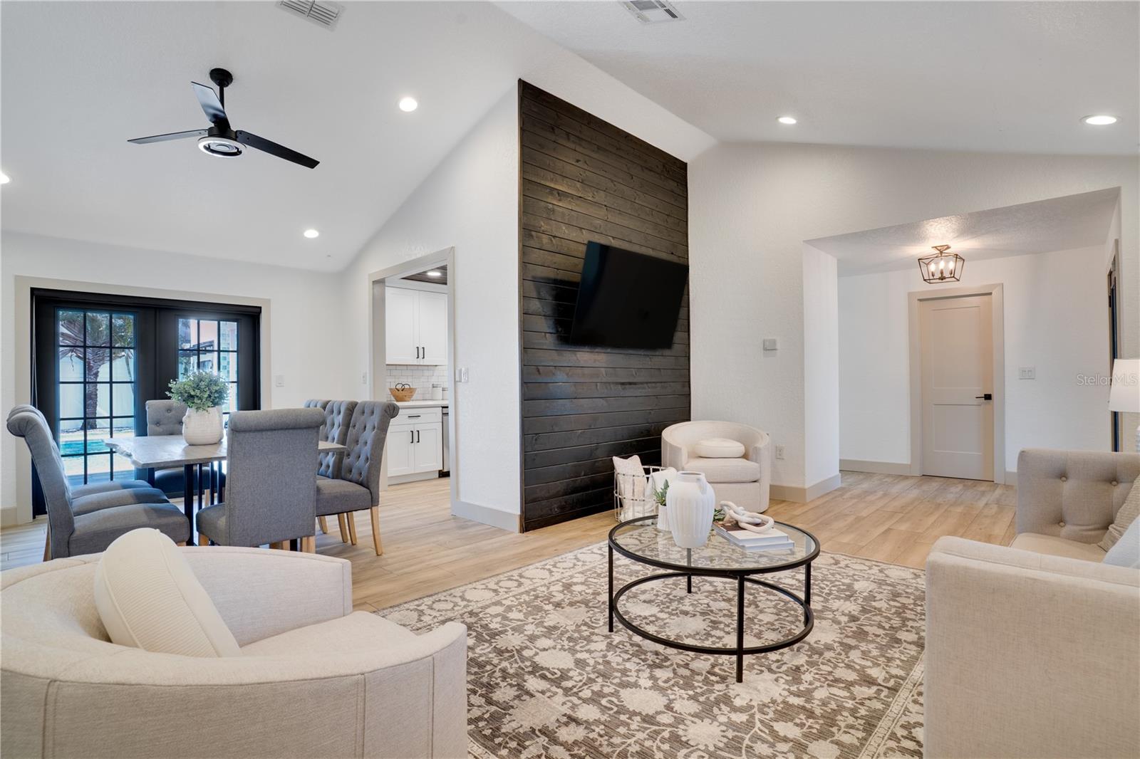 Image 7 of 74 For 11763 Harborside Circle