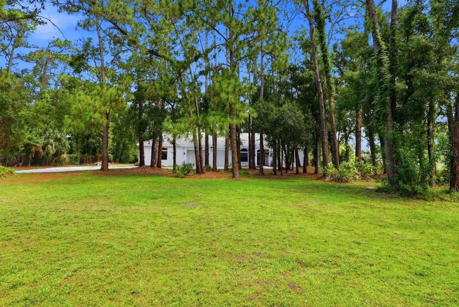 Listing photo id 0 for 6301 86th Avenue