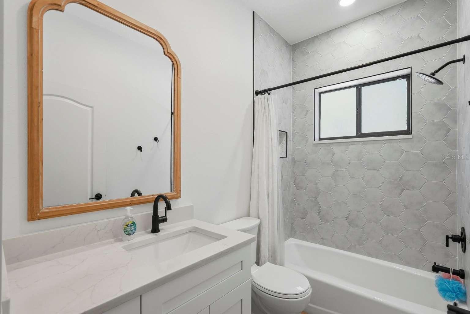 Listing photo id 22 for 6301 86th Avenue