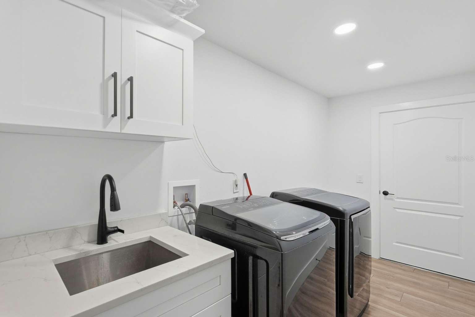 Listing photo id 27 for 6301 86th Avenue