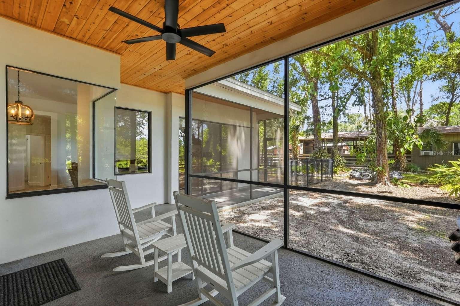 Listing photo id 28 for 6301 86th Avenue