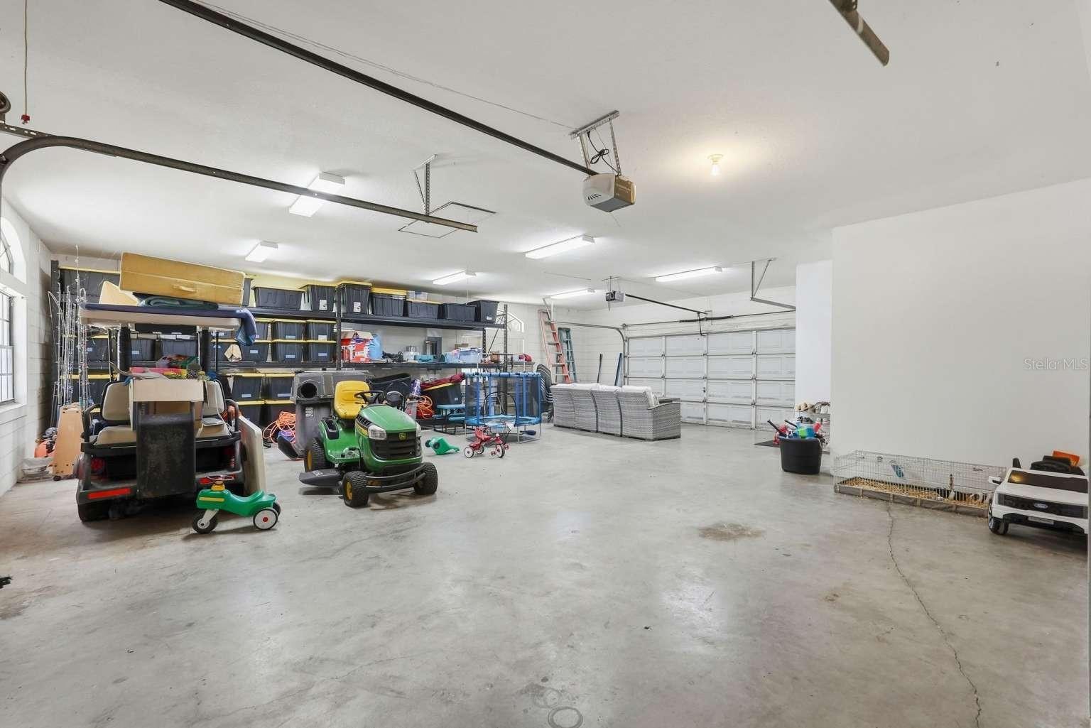 Listing photo id 29 for 6301 86th Avenue
