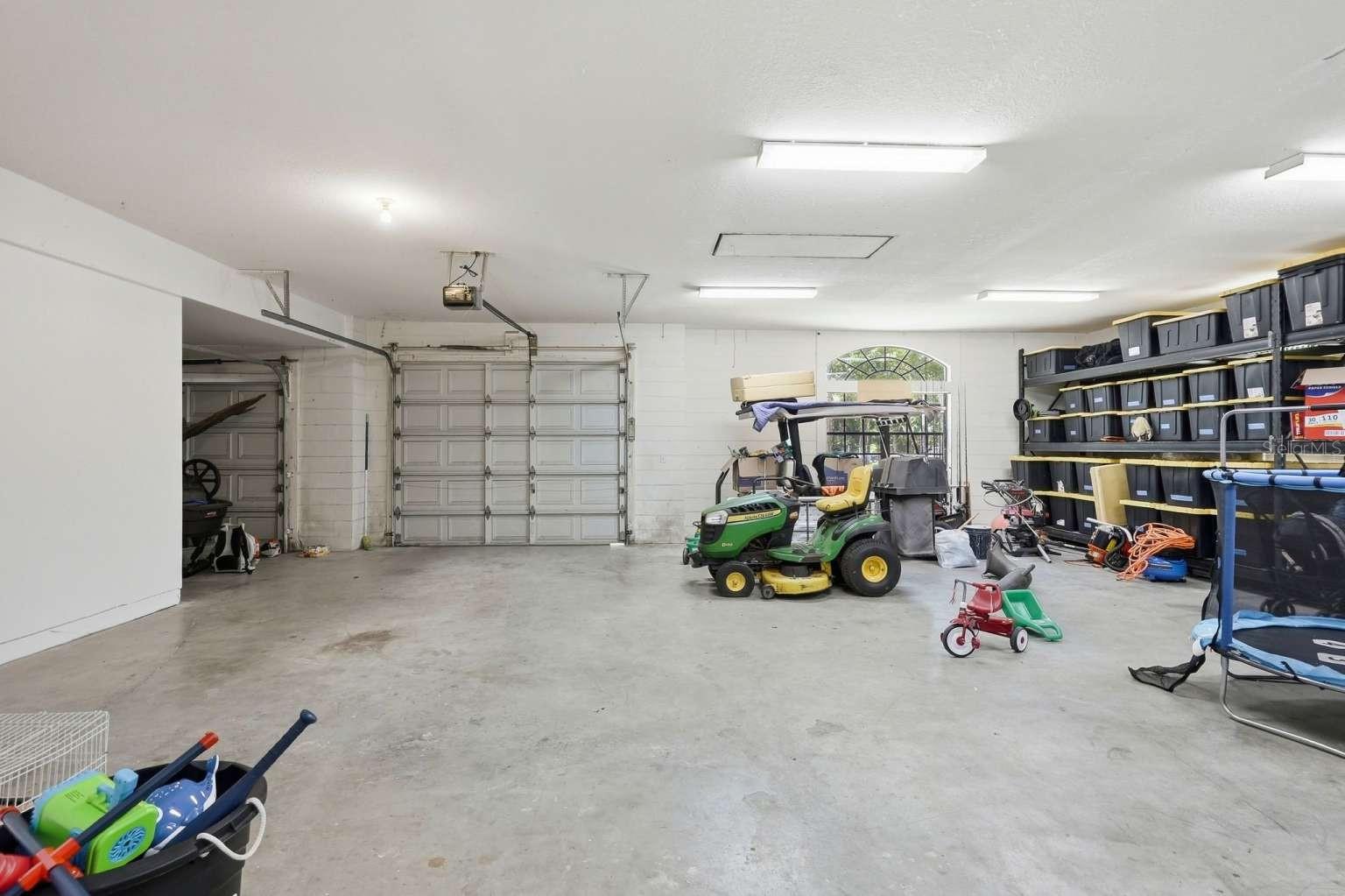Listing photo id 30 for 6301 86th Avenue