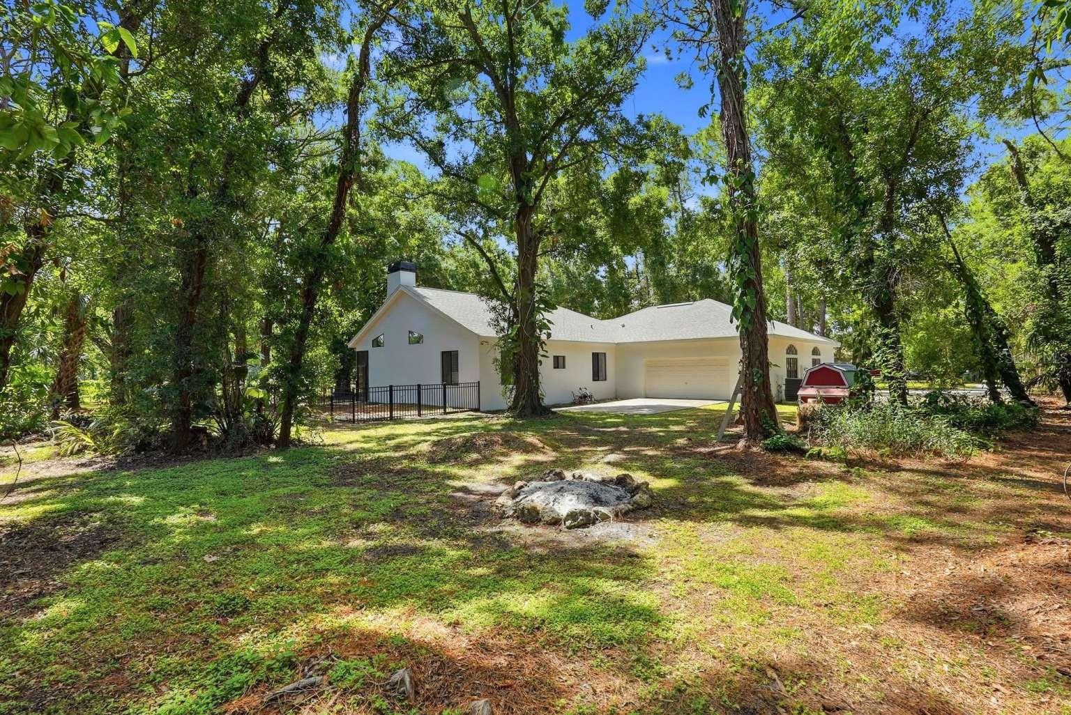 Listing photo id 32 for 6301 86th Avenue