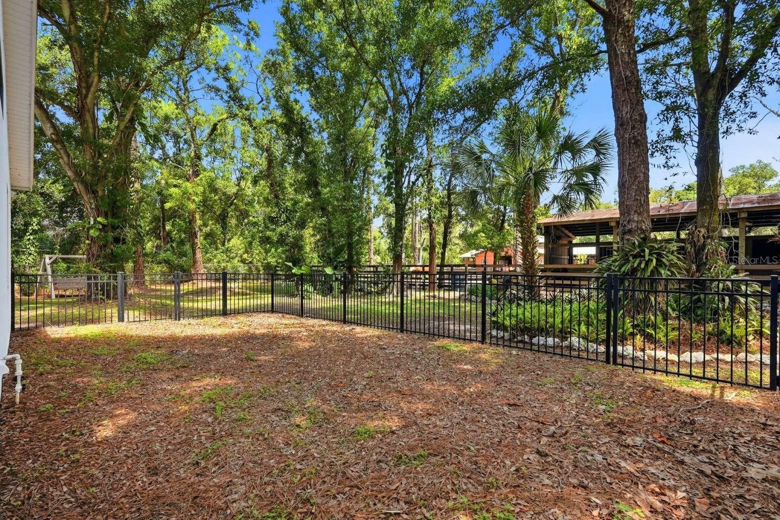 Listing photo id 35 for 6301 86th Avenue
