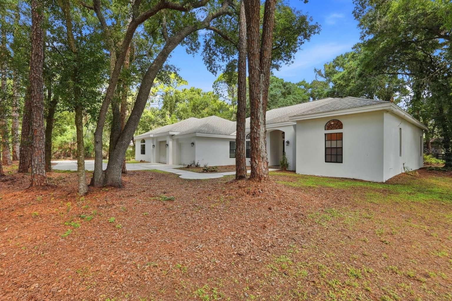 Listing photo id 2 for 6301 86th Avenue