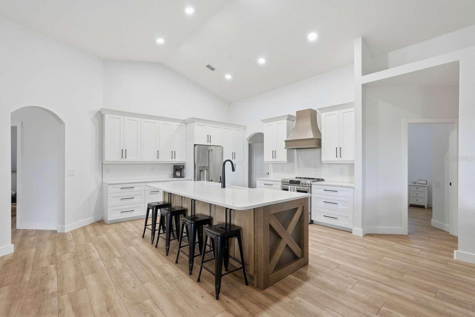 Listing photo id 4 for 6301 86th Avenue
