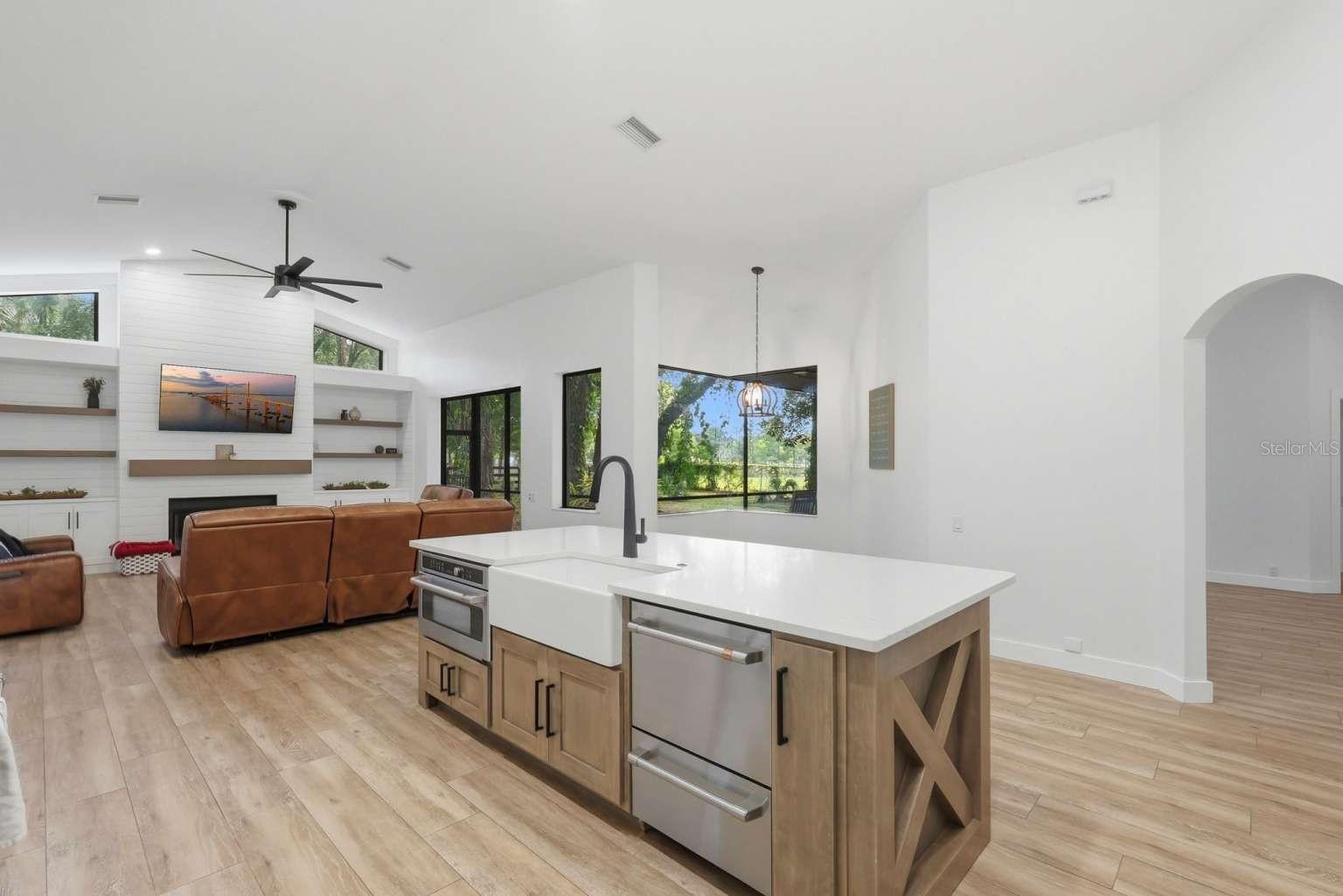 Listing photo id 6 for 6301 86th Avenue