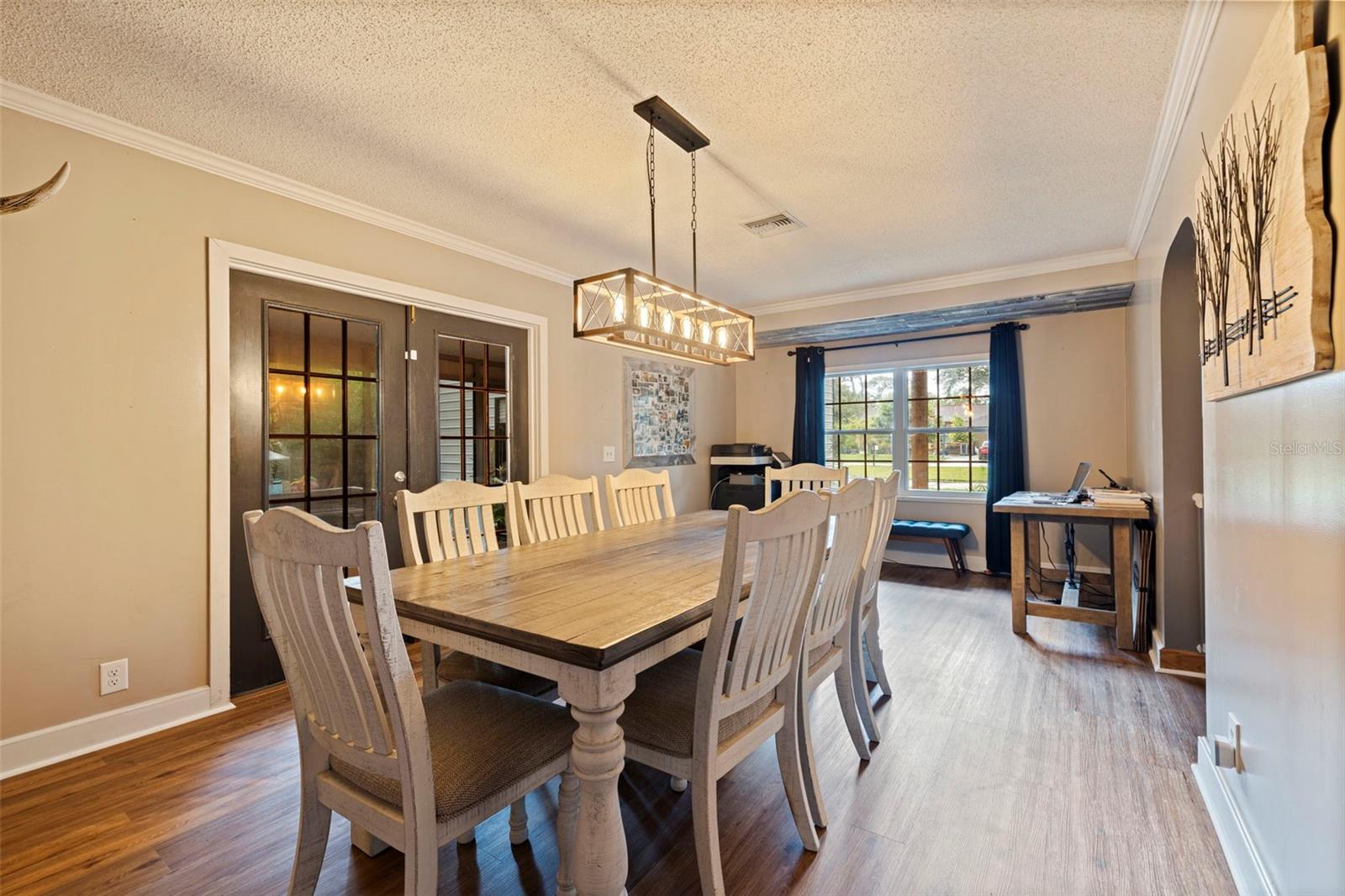 Listing photo id 14 for 8701 64th Street