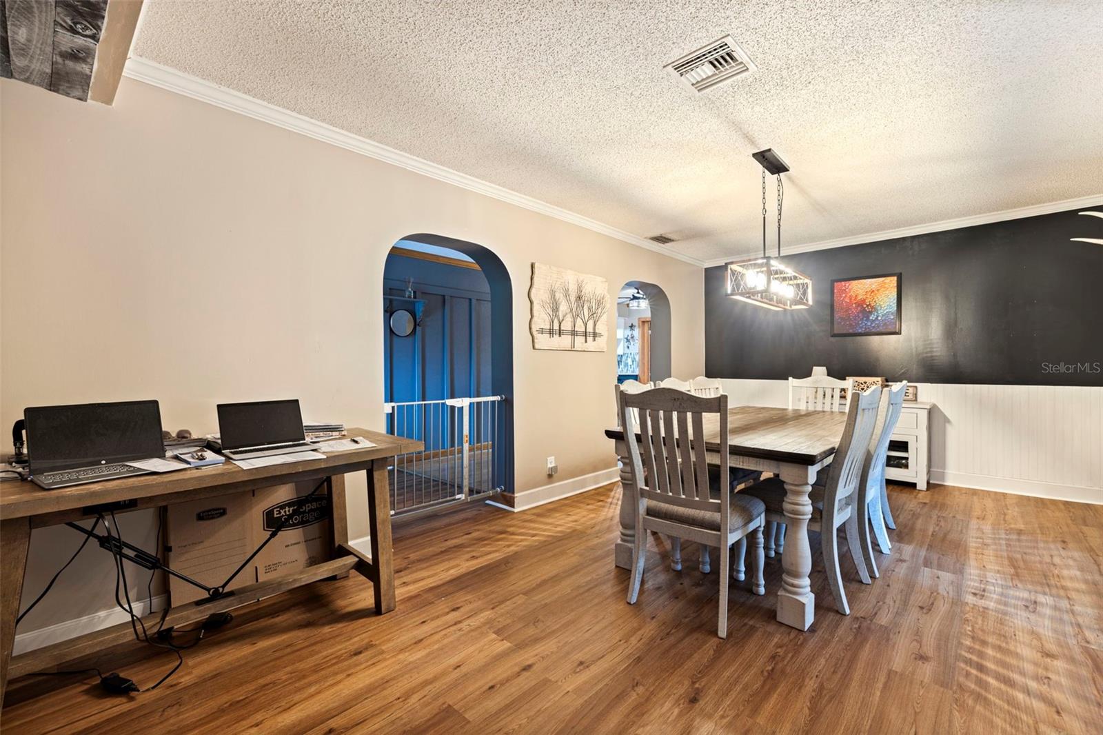 Listing photo id 15 for 8701 64th Street