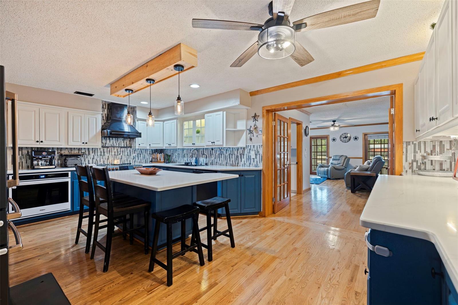 Listing photo id 16 for 8701 64th Street