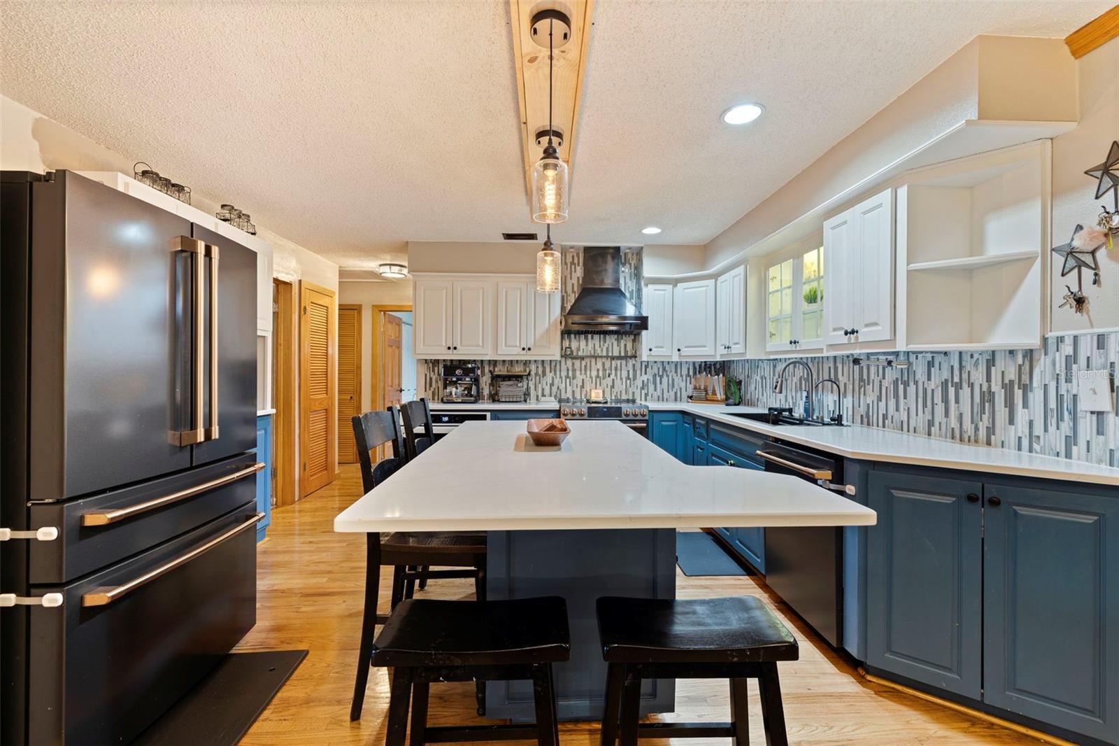 Listing photo id 18 for 8701 64th Street