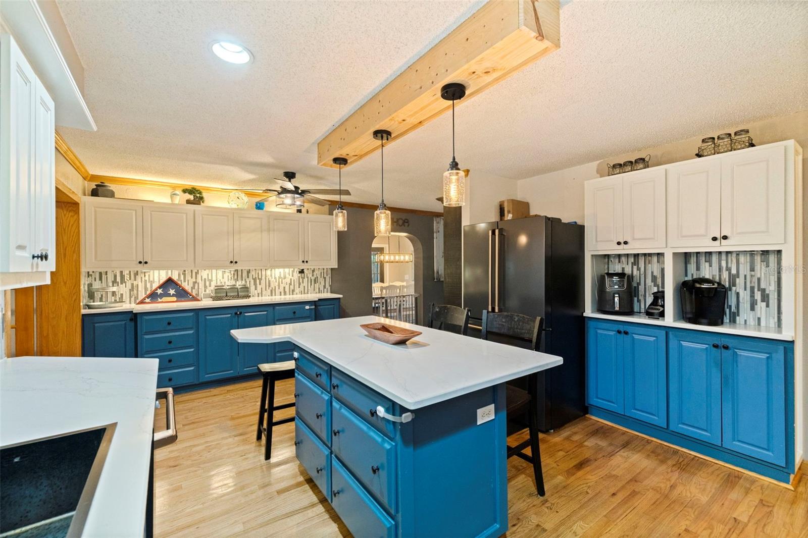 Listing photo id 22 for 8701 64th Street