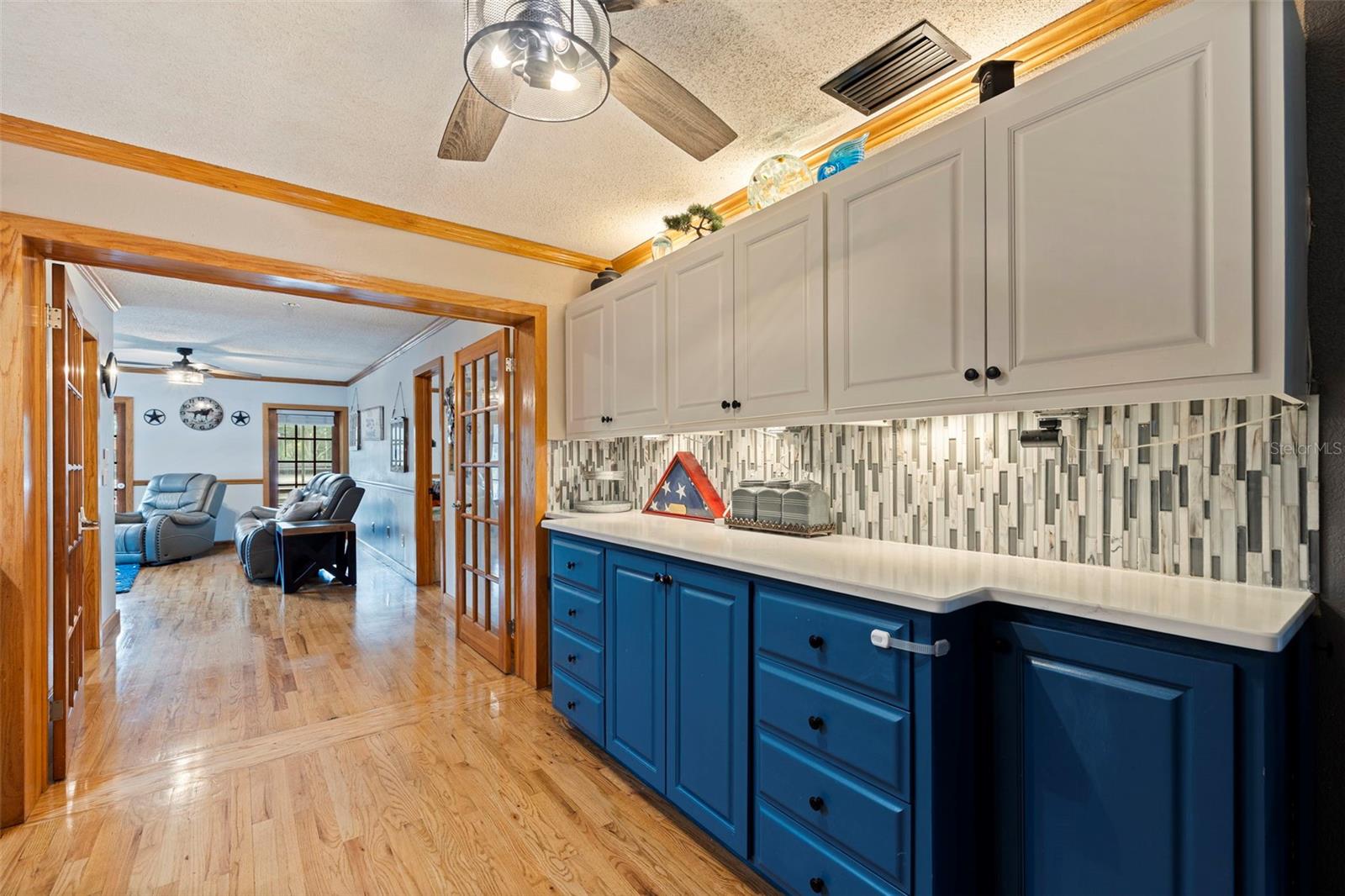 Listing photo id 23 for 8701 64th Street
