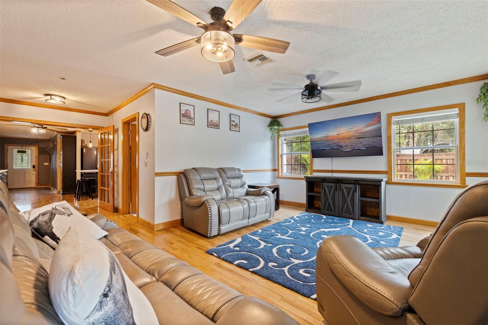 Listing photo id 25 for 8701 64th Street