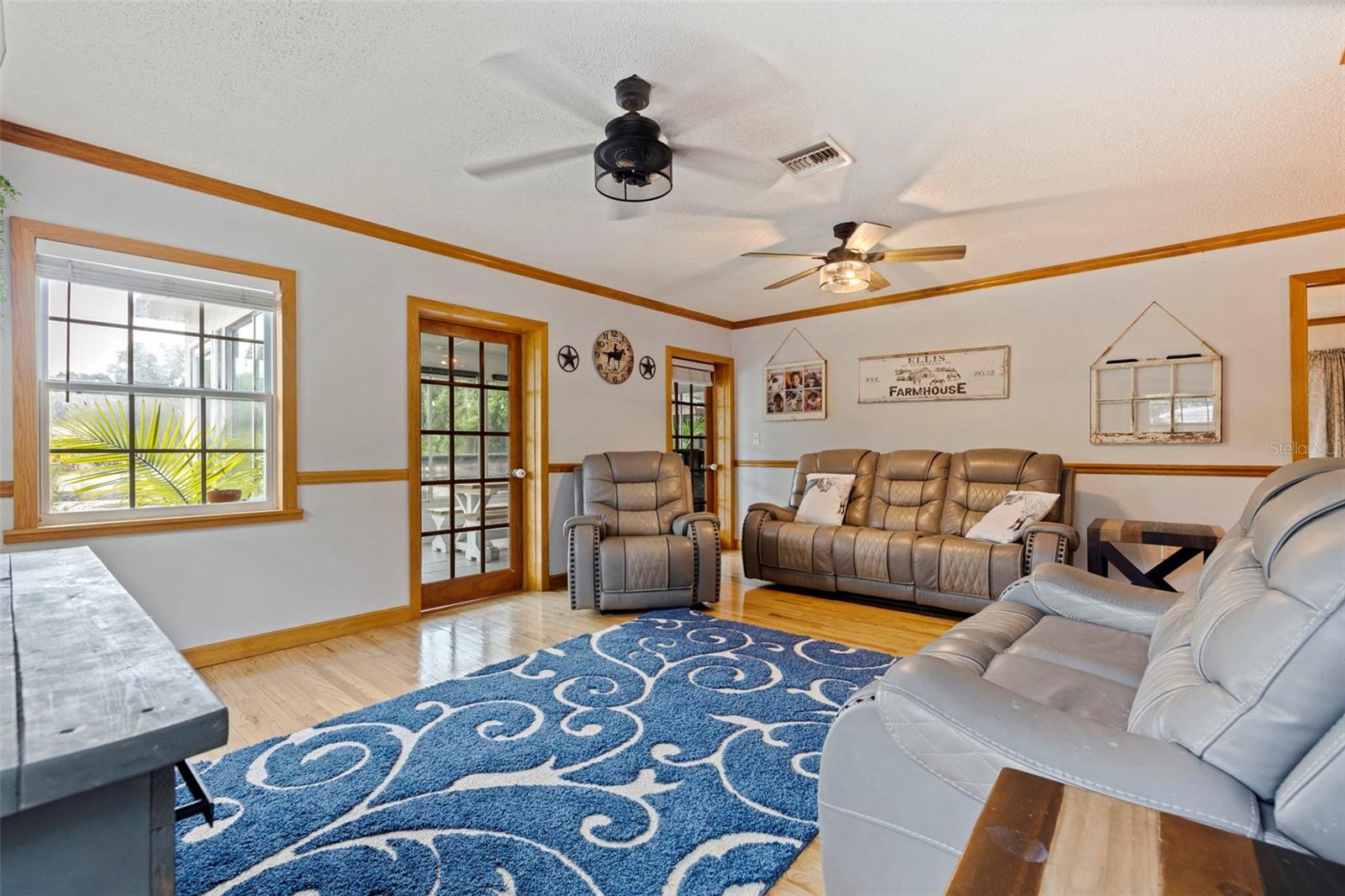 Listing photo id 26 for 8701 64th Street