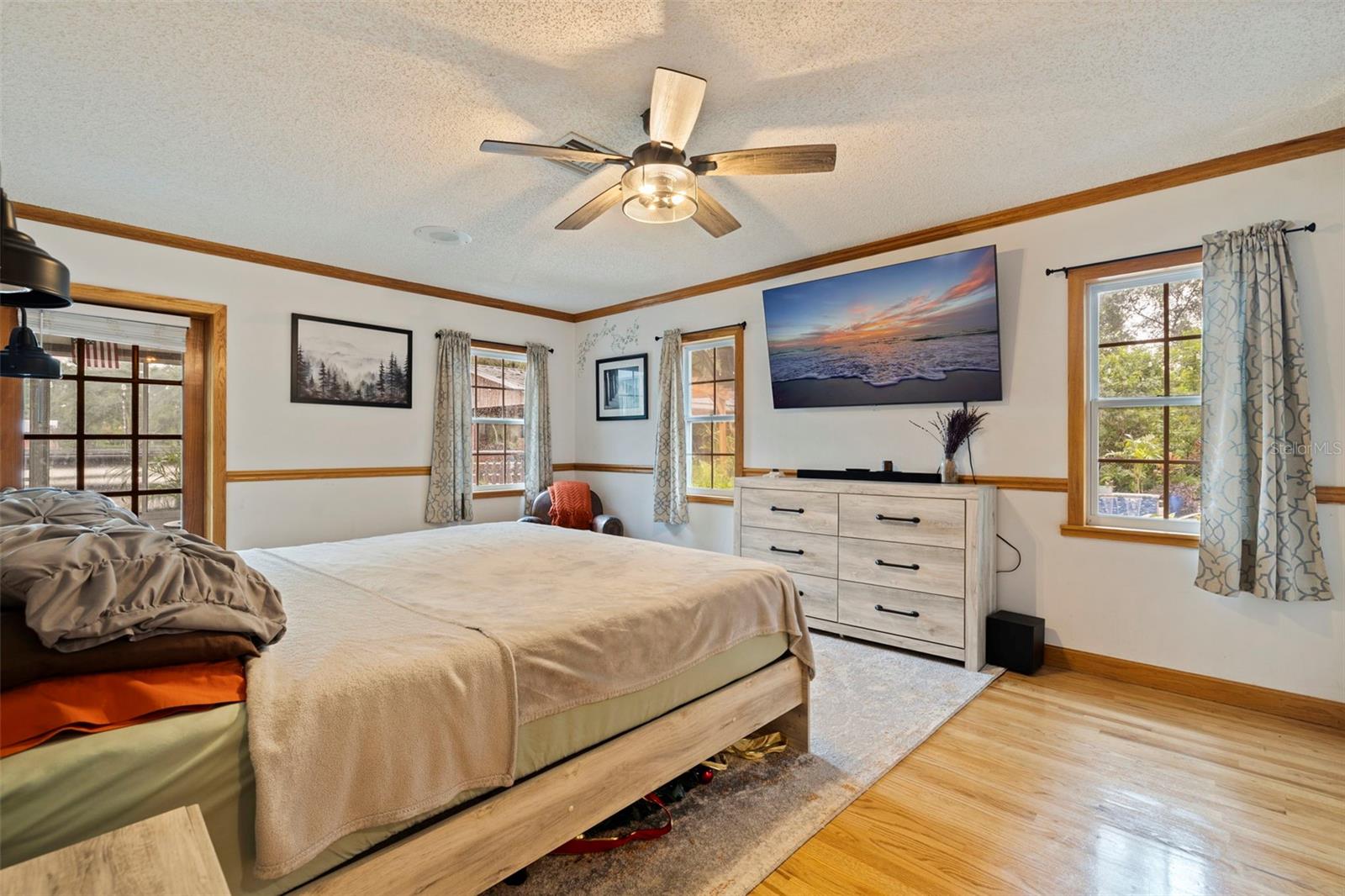 Listing photo id 27 for 8701 64th Street
