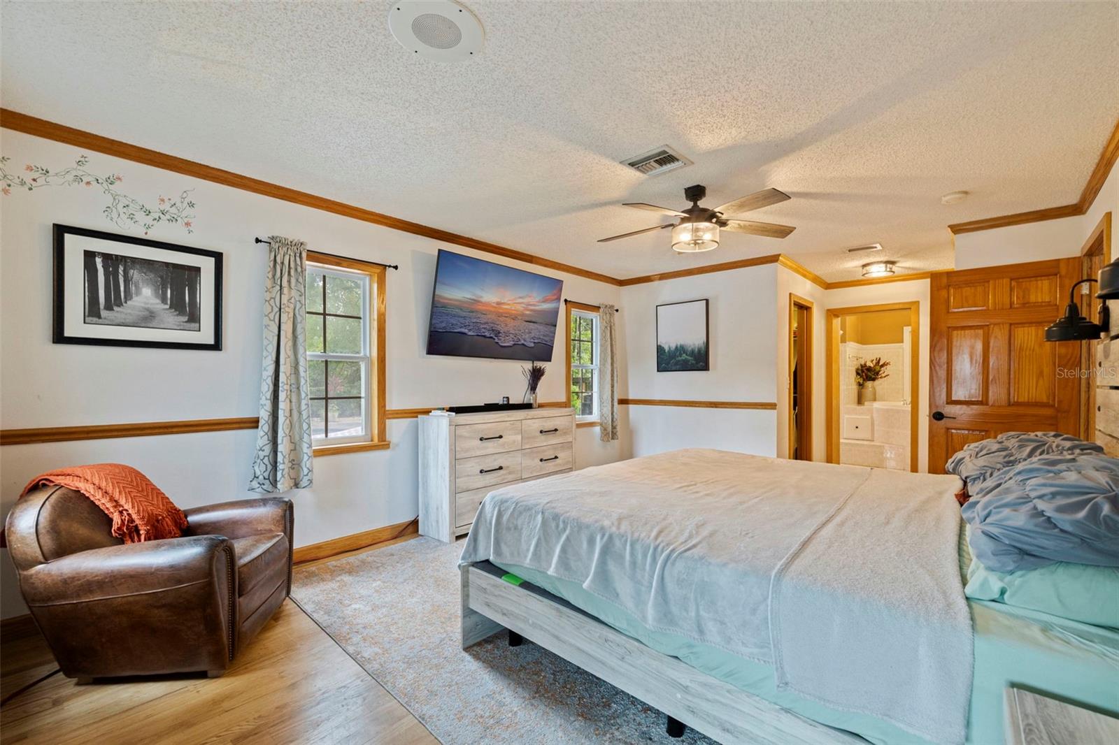Listing photo id 29 for 8701 64th Street