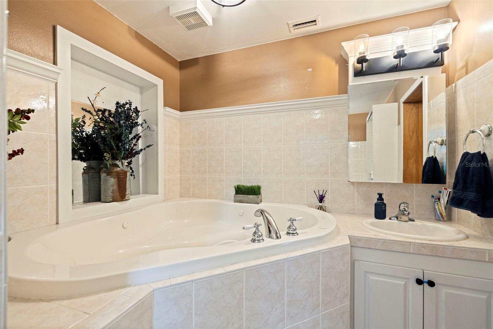 Listing photo id 32 for 8701 64th Street